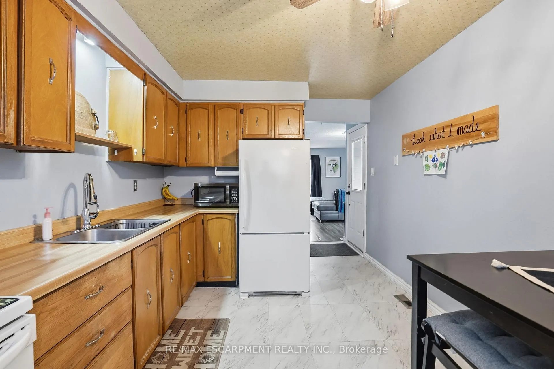 Photo 8 of 16 Enfield Crescent, Brantford — HOMEH