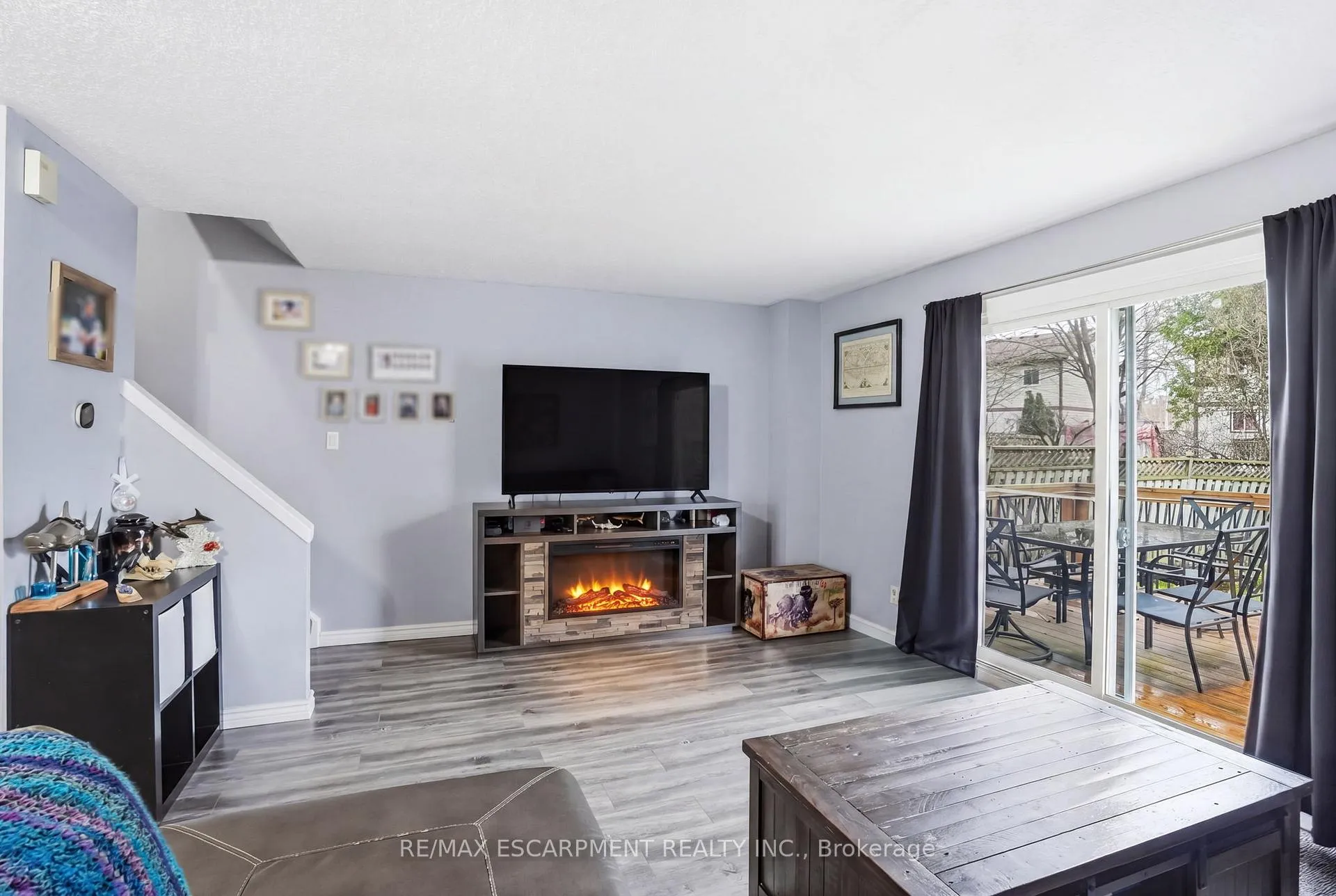 Photo 10 of 16 Enfield Crescent, Brantford — HOMEH