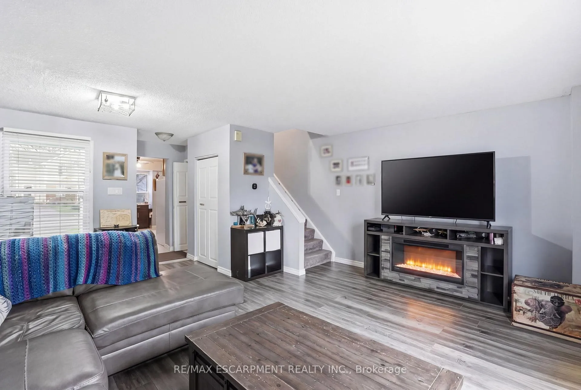 Photo 11 of 16 Enfield Crescent, Brantford — HOMEH