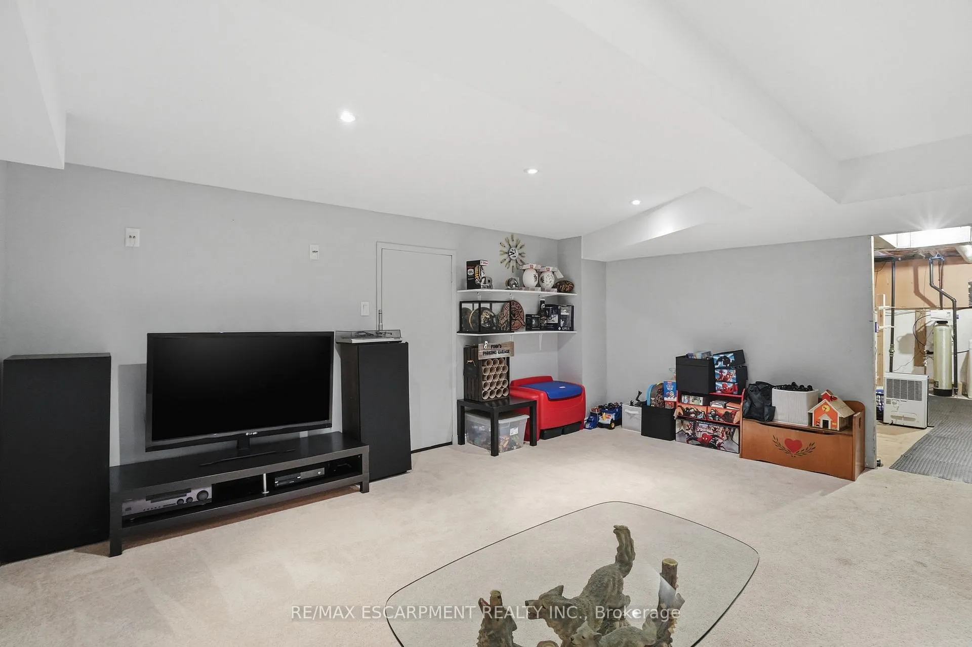 Photo 29 of 16 Enfield Crescent, Brantford — HOMEH