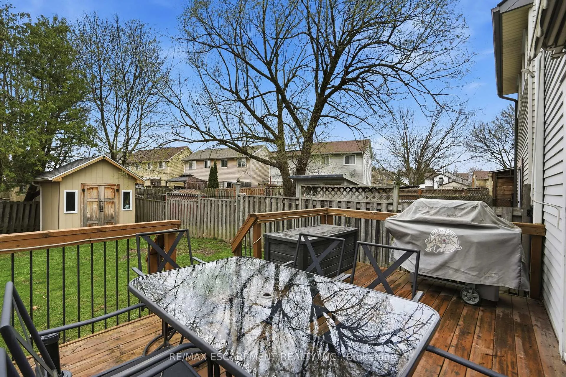 Photo 31 of 16 Enfield Crescent, Brantford — HOMEH