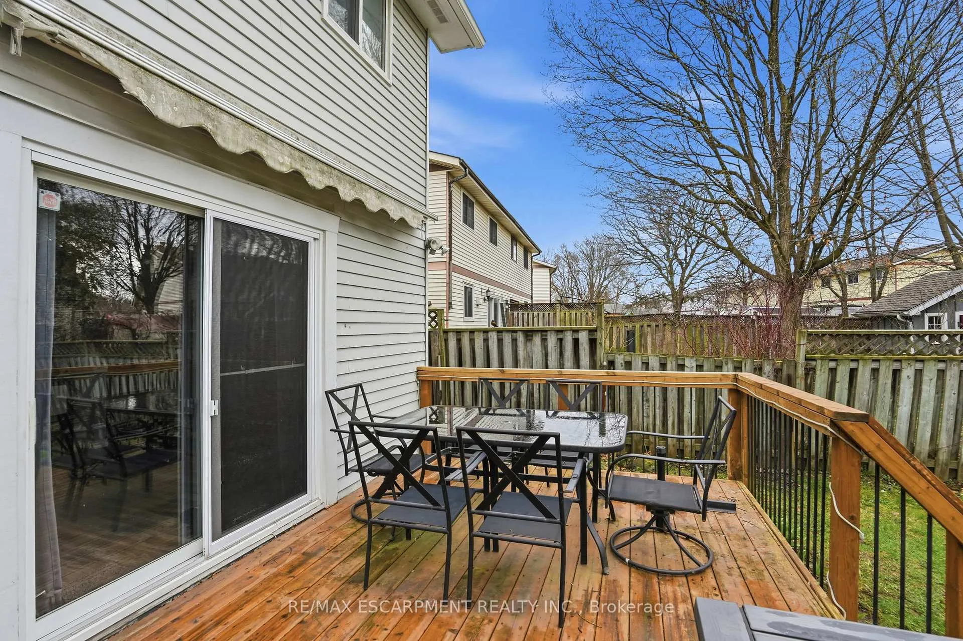 Photo 33 of 16 Enfield Crescent, Brantford — HOMEH