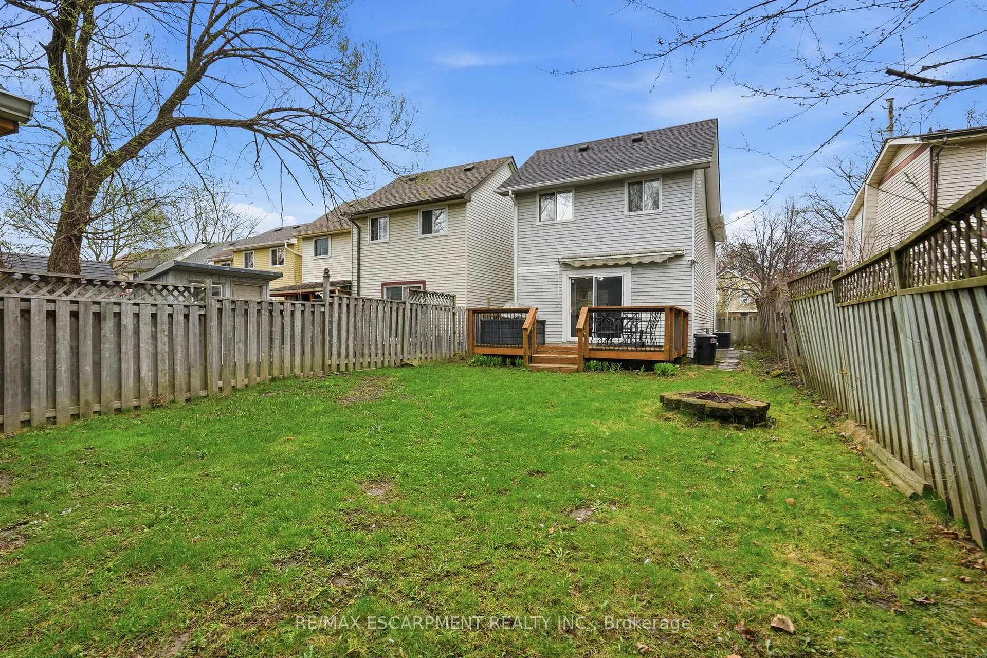 Photo 36 of 16 Enfield Crescent, Brantford — HOMEH
