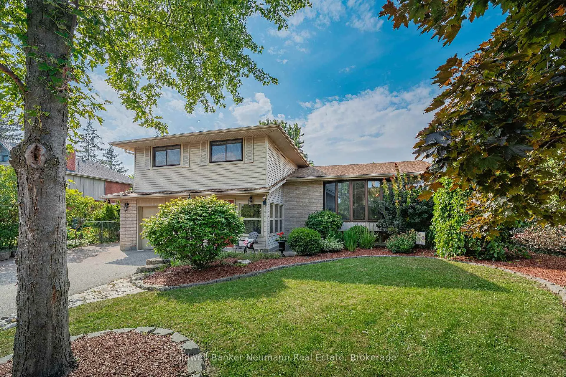 Photo 4 of 61 Bellevue Street, Guelph, Dovercliffe Park/Old University — HOMEH