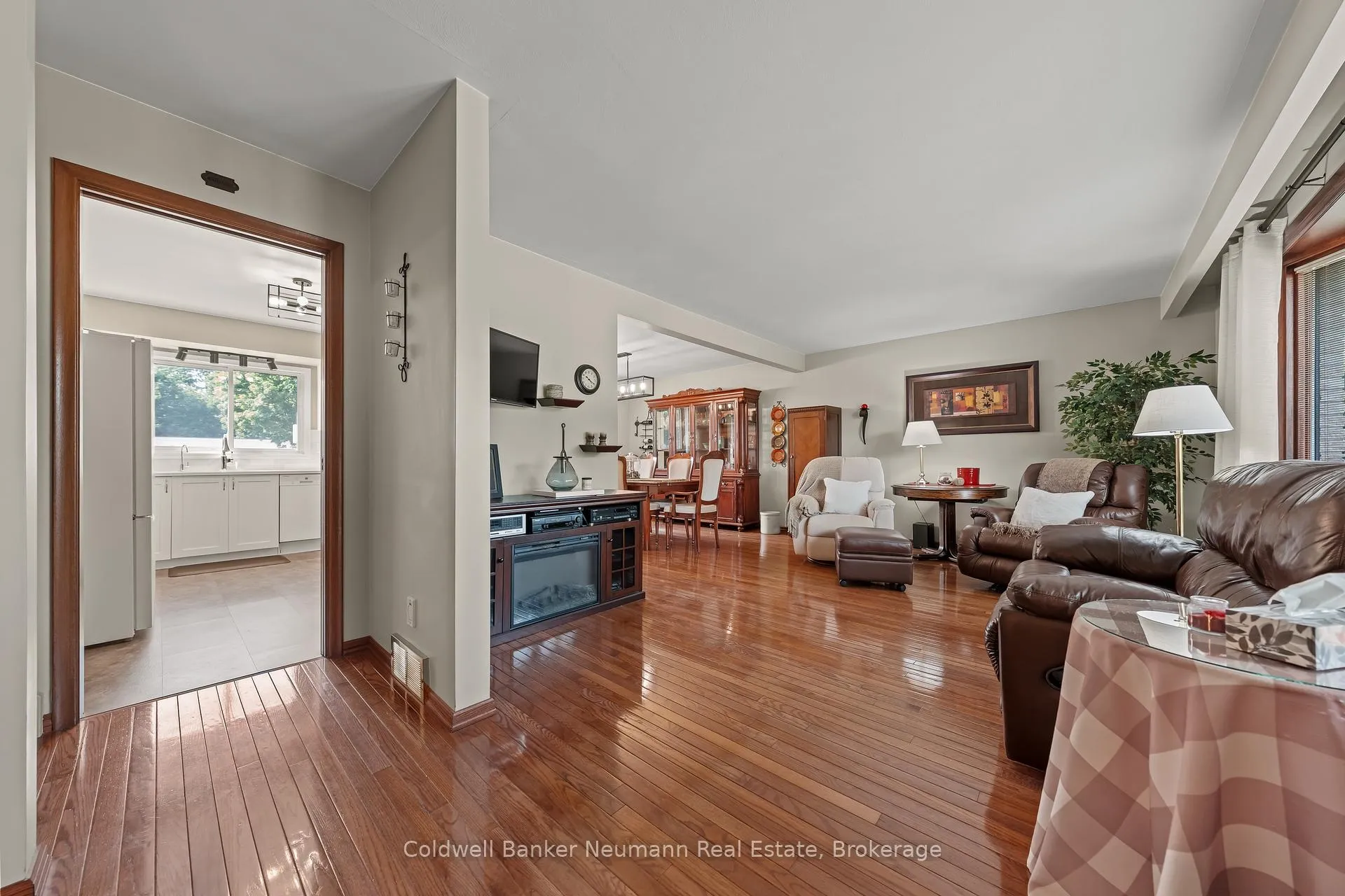 Photo 9 of 61 Bellevue Street, Guelph, Dovercliffe Park/Old University — HOMEH