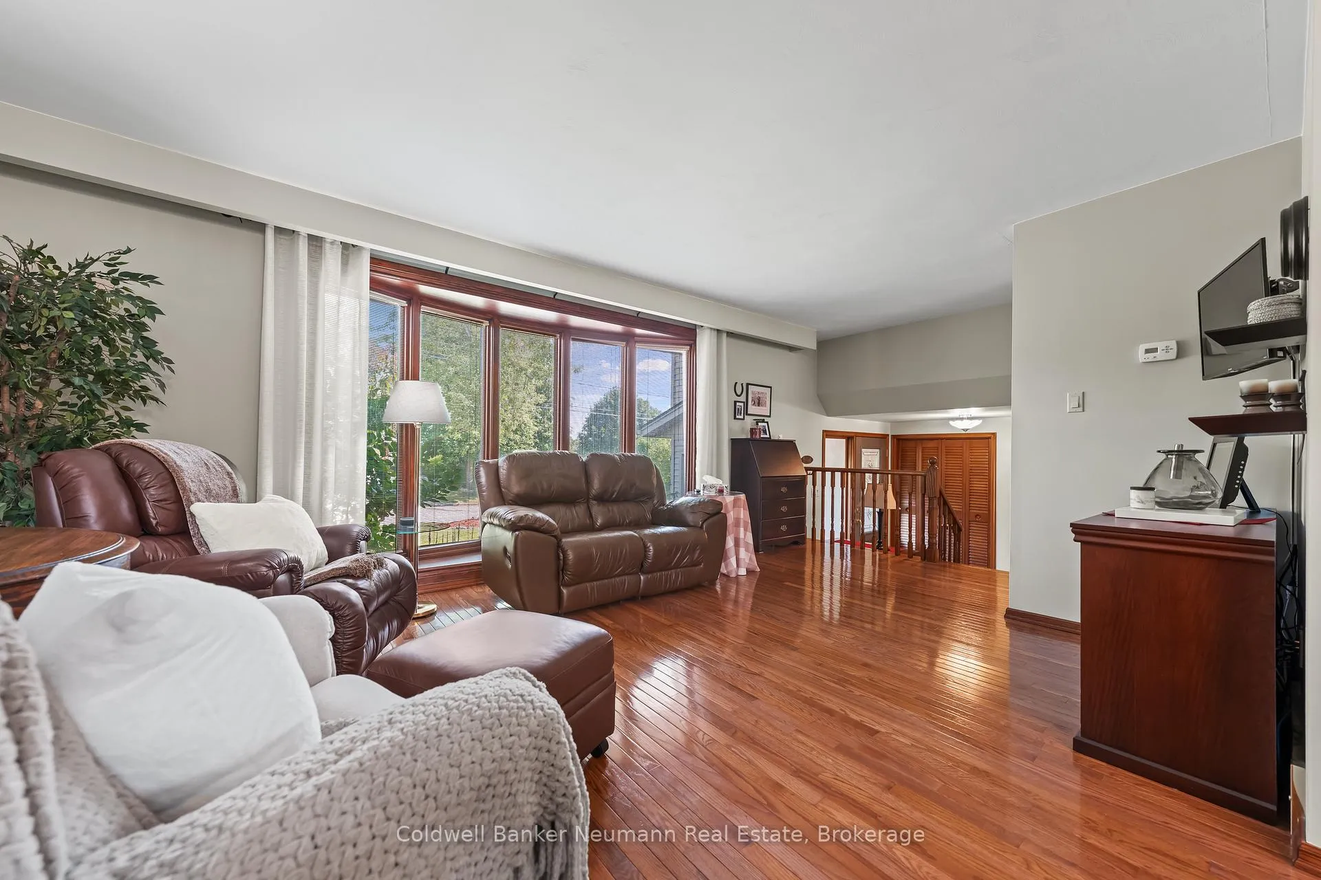 Photo 11 of 61 Bellevue Street, Guelph, Dovercliffe Park/Old University — HOMEH