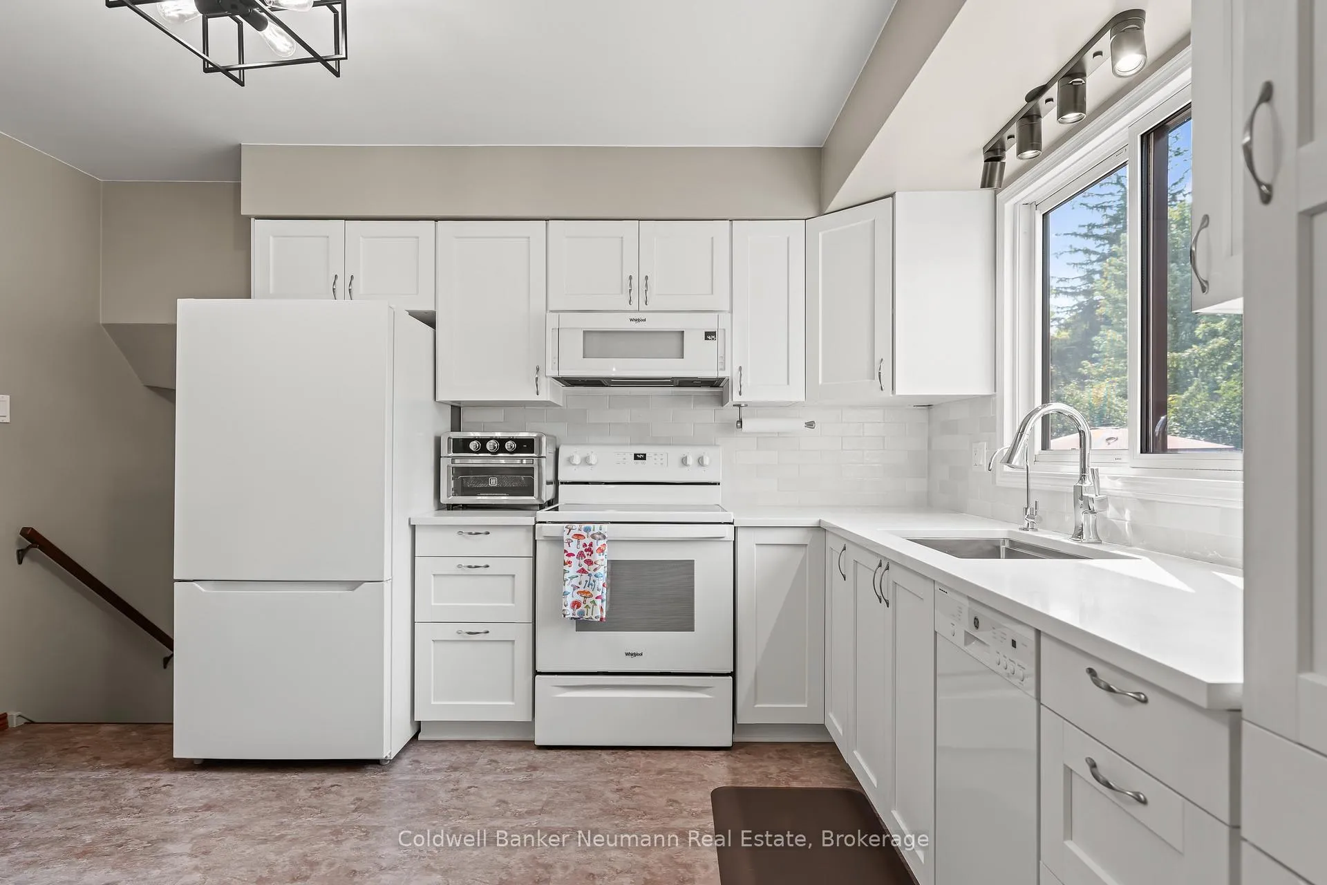 Photo 13 of 61 Bellevue Street, Guelph, Dovercliffe Park/Old University — HOMEH
