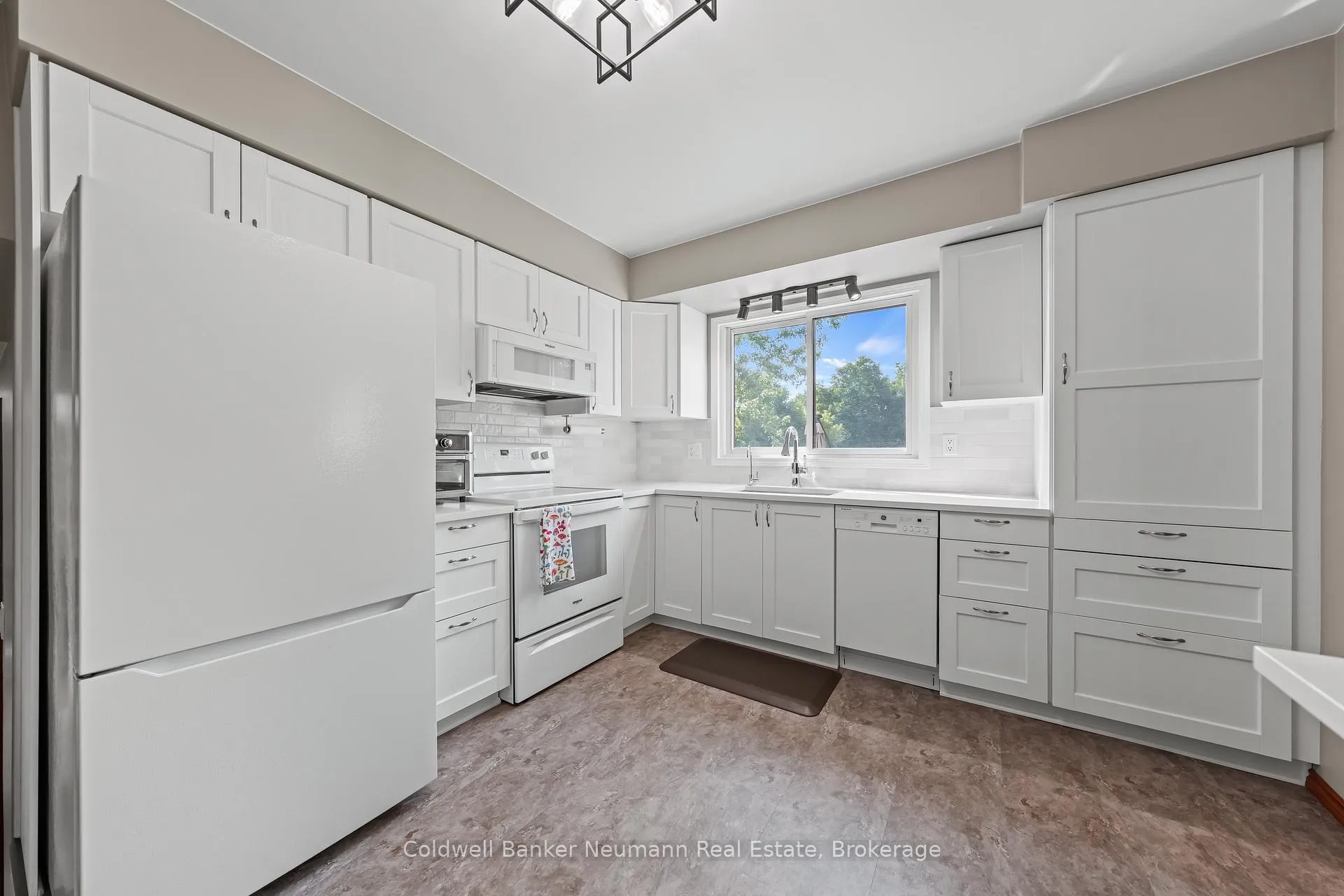 Photo 16 of 61 Bellevue Street, Guelph, Dovercliffe Park/Old University — HOMEH