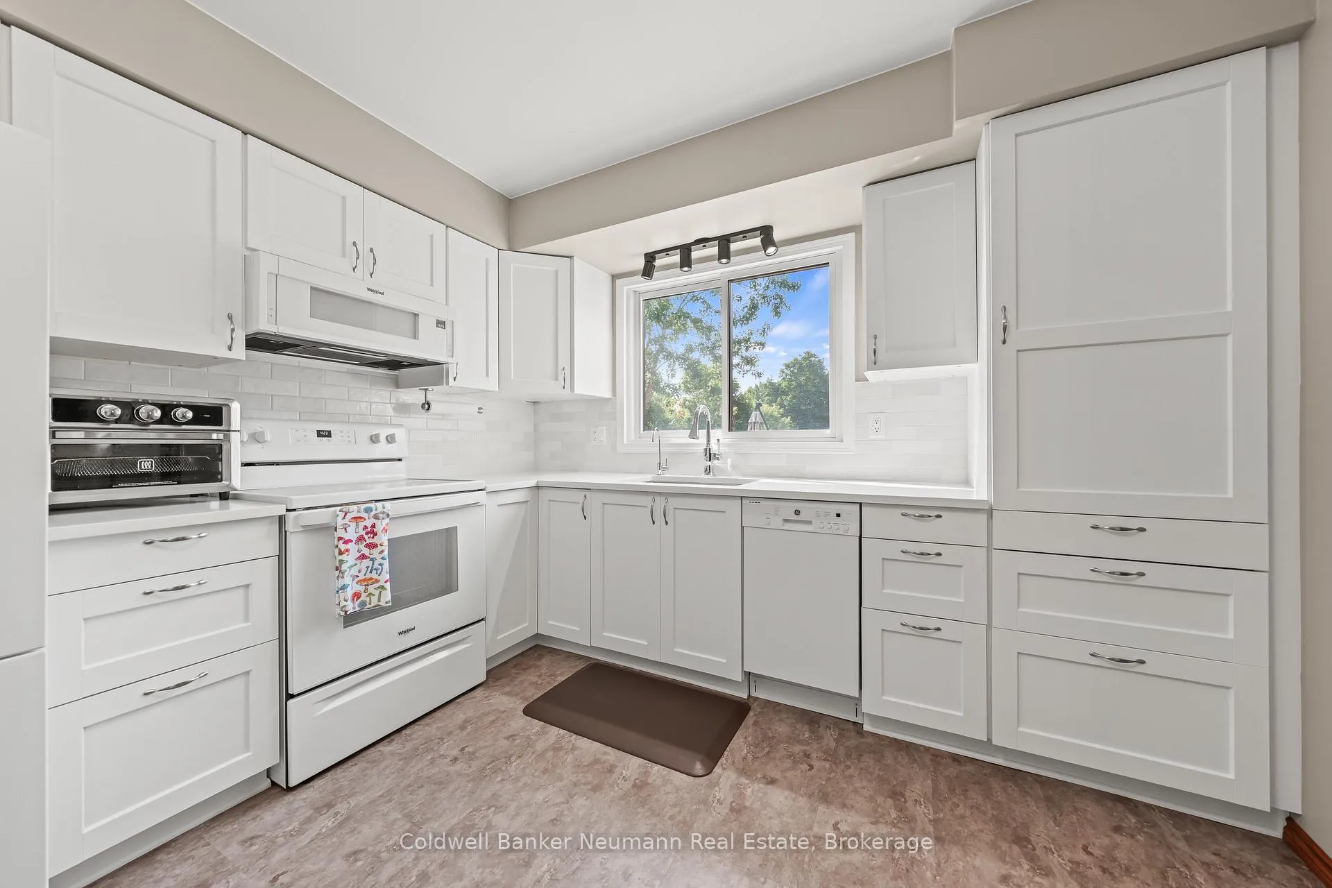 Photo 17 of 61 Bellevue Street, Guelph, Dovercliffe Park/Old University — HOMEH