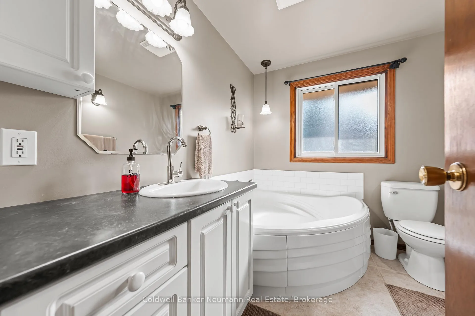 Photo 28 of 61 Bellevue Street, Guelph, Dovercliffe Park/Old University — HOMEH