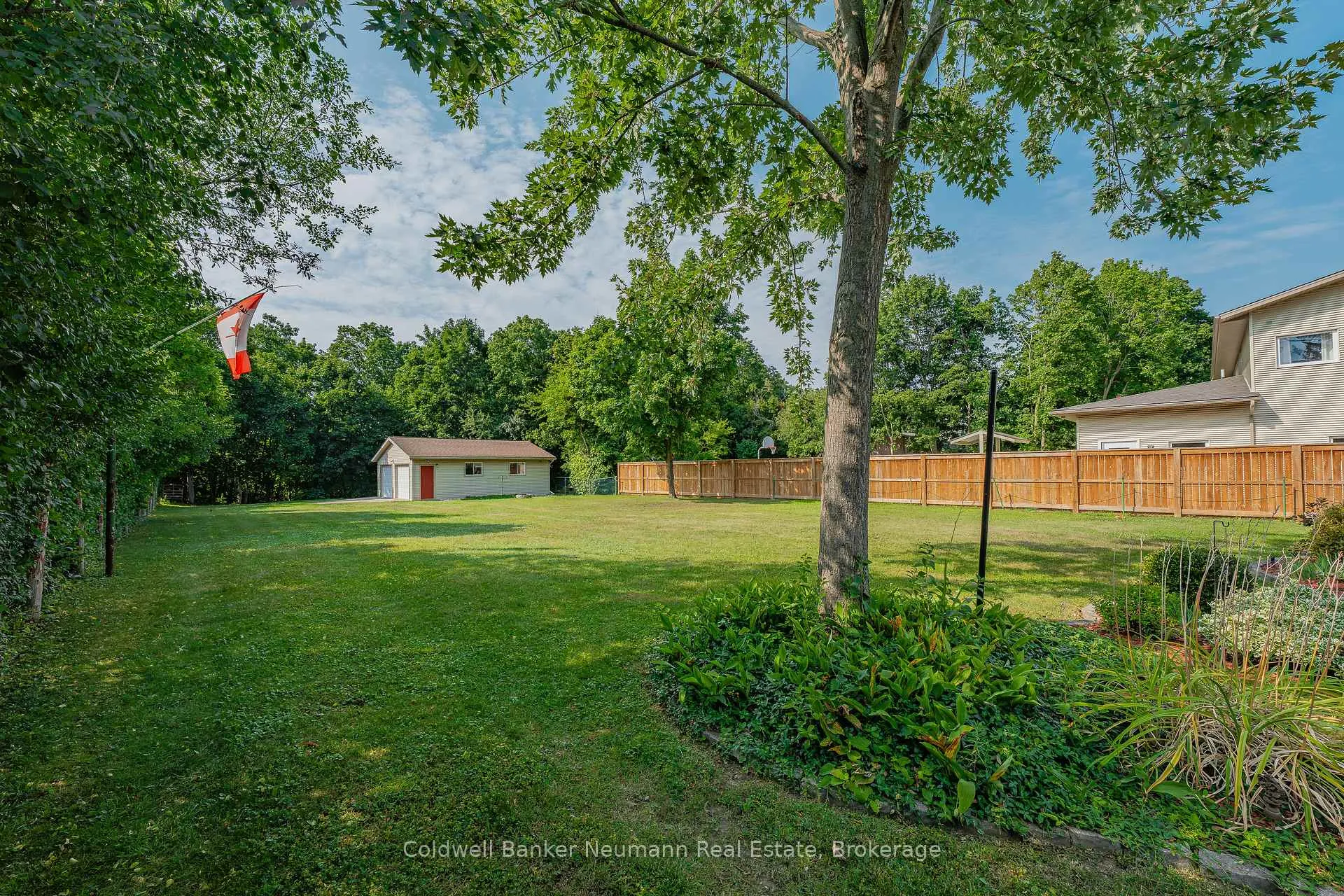 Photo 42 of 61 Bellevue Street, Guelph, Dovercliffe Park/Old University — HOMEH