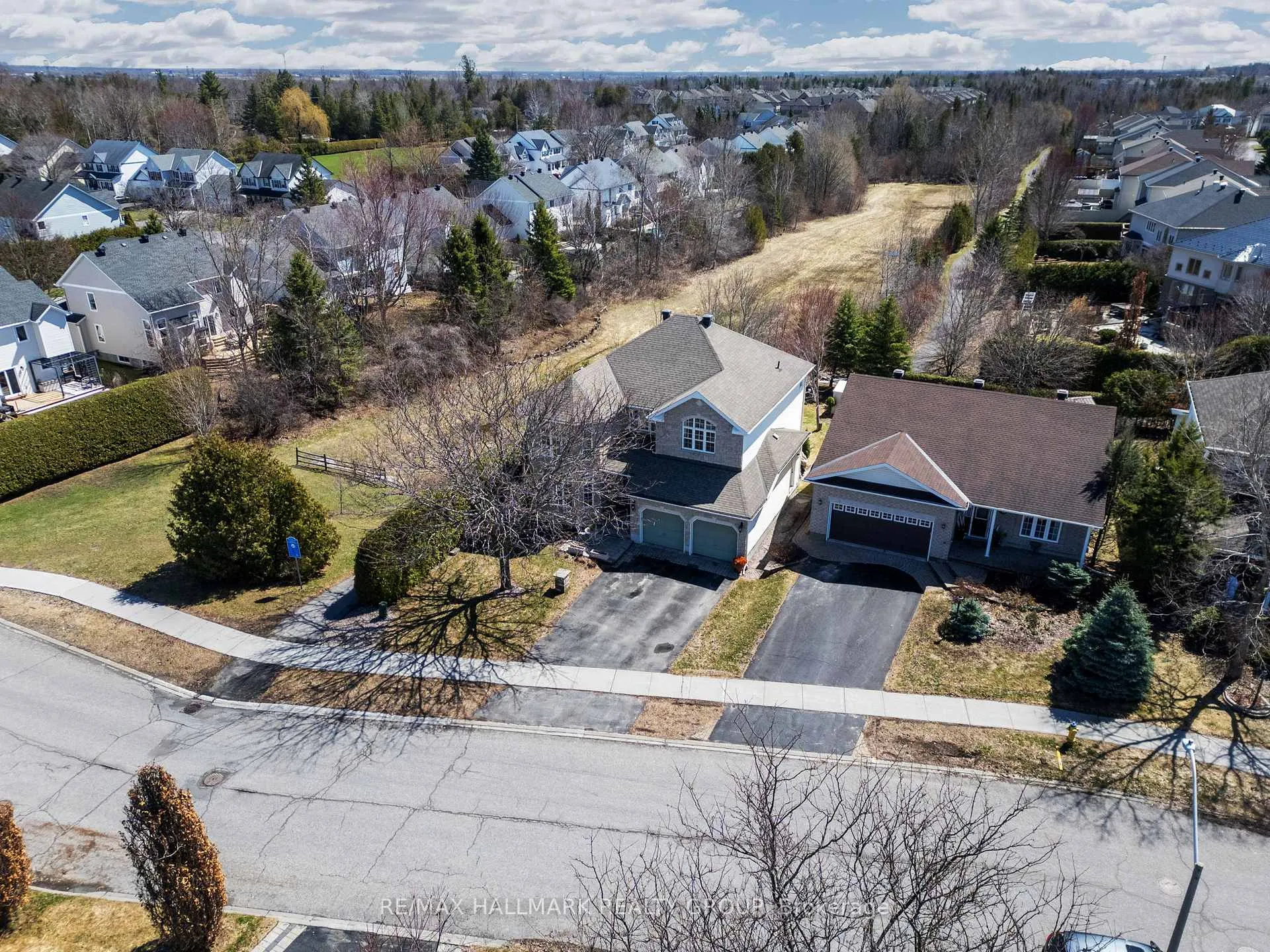 Photo 2 of 47 Snowberry Way, Ottawa, Stittsville (South) — HOMEH