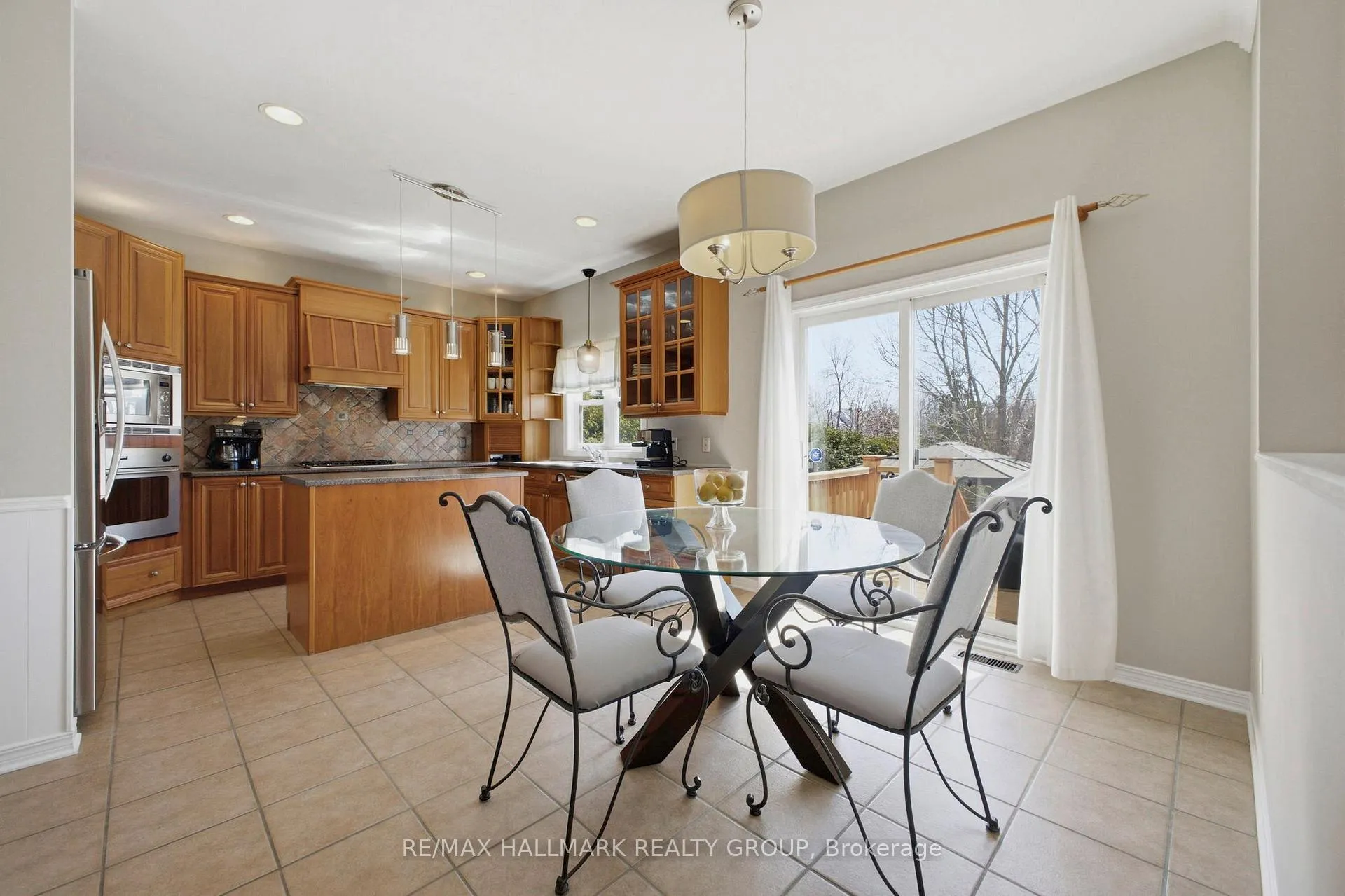 Photo 8 of 47 Snowberry Way, Ottawa, Stittsville (South) — HOMEH