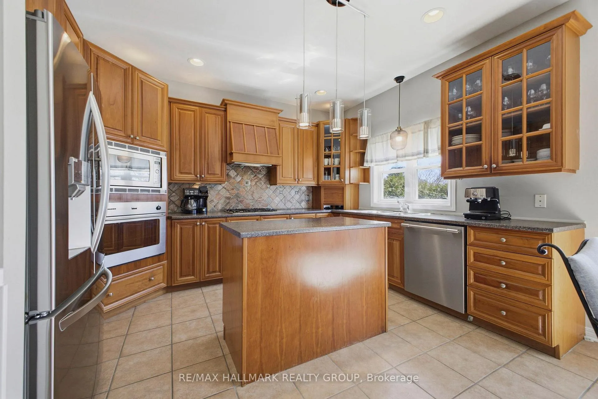 Photo 9 of 47 Snowberry Way, Ottawa, Stittsville (South) — HOMEH