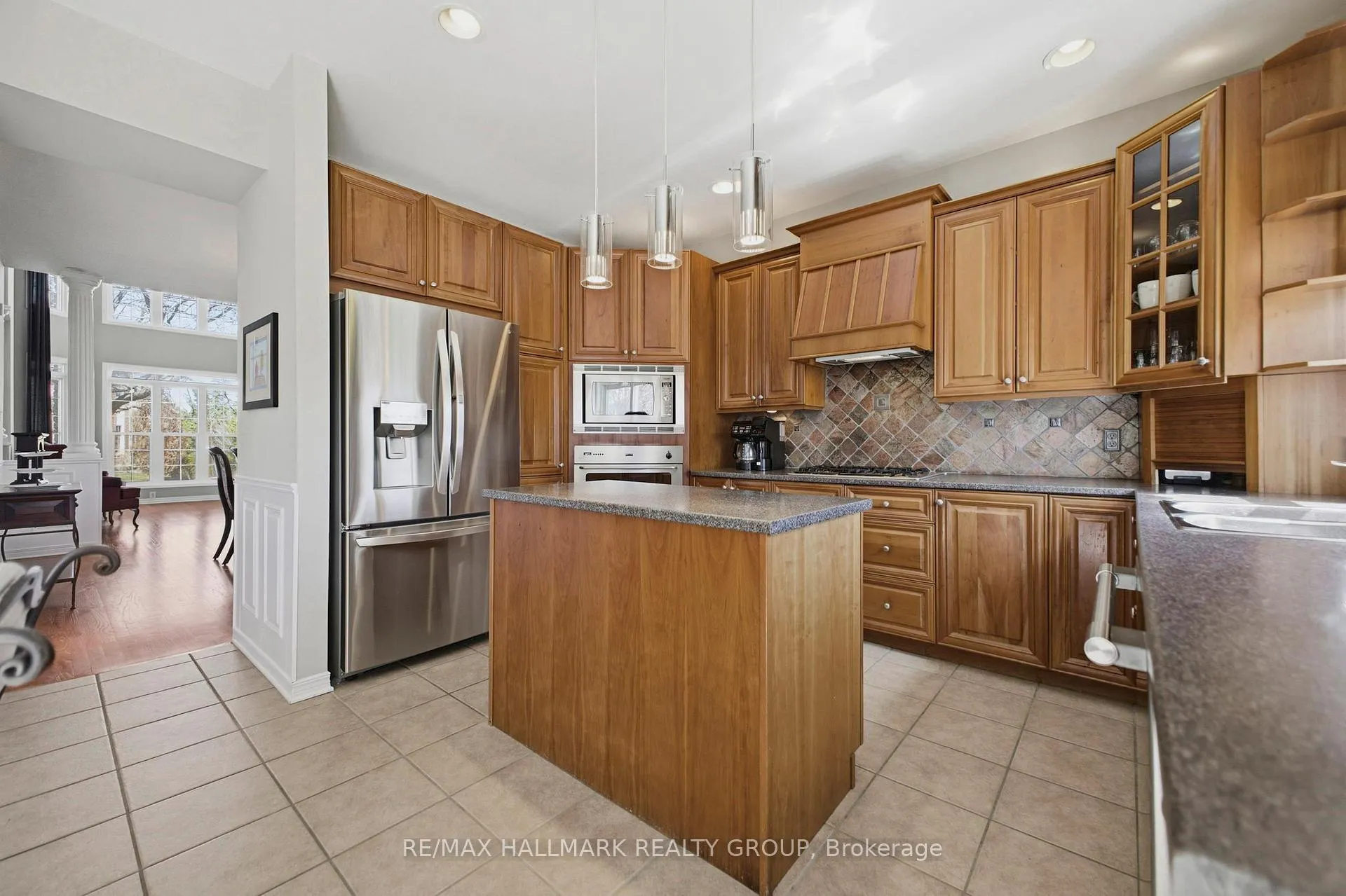 Photo 10 of 47 Snowberry Way, Ottawa, Stittsville (South) — HOMEH