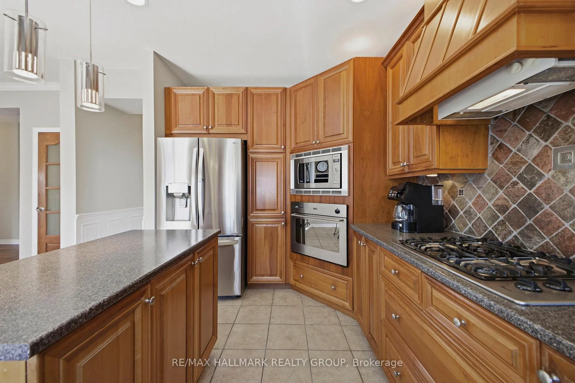 Photo 12 of 47 Snowberry Way, Ottawa, Stittsville (South) — HOMEH