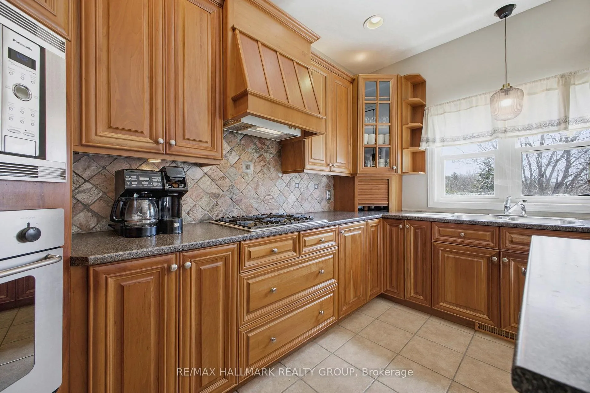 Photo 13 of 47 Snowberry Way, Ottawa, Stittsville (South) — HOMEH