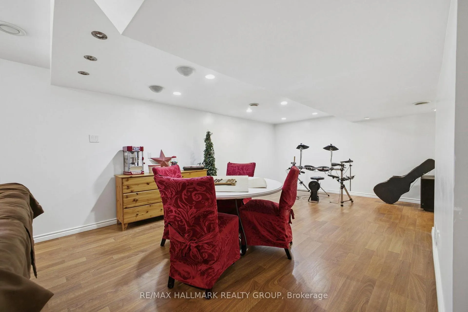 Photo 27 of 47 Snowberry Way, Ottawa, Stittsville (South) — HOMEH