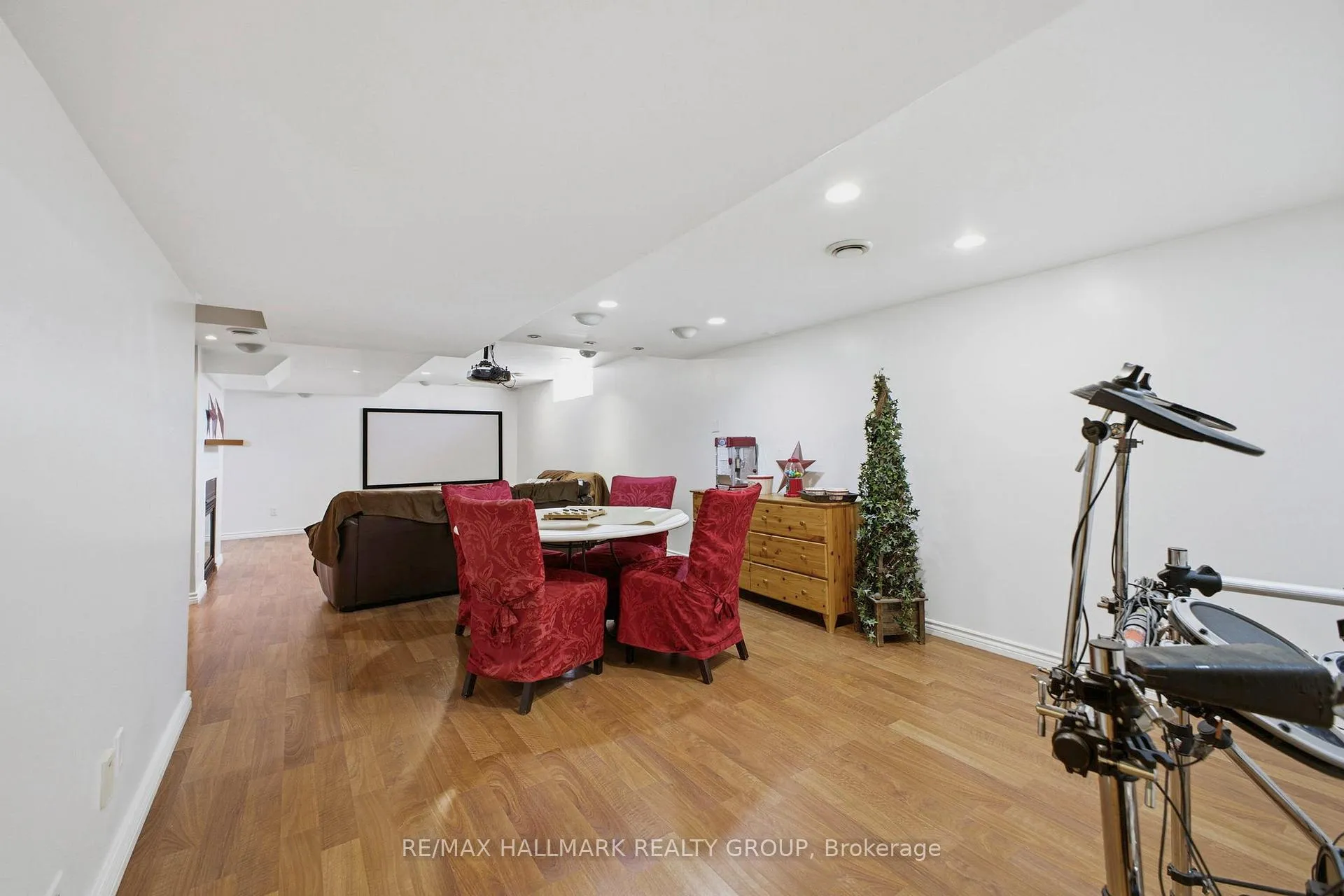 Photo 28 of 47 Snowberry Way, Ottawa, Stittsville (South) — HOMEH