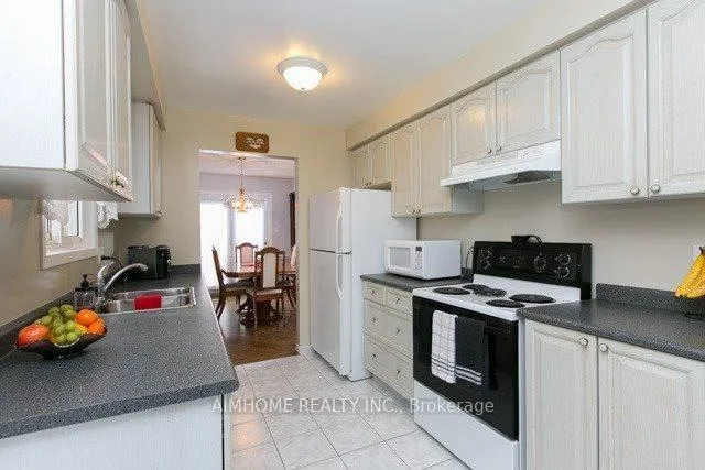 Photo 10 of 107 Trothen Circle, Markham, Markham Village — HOMEH