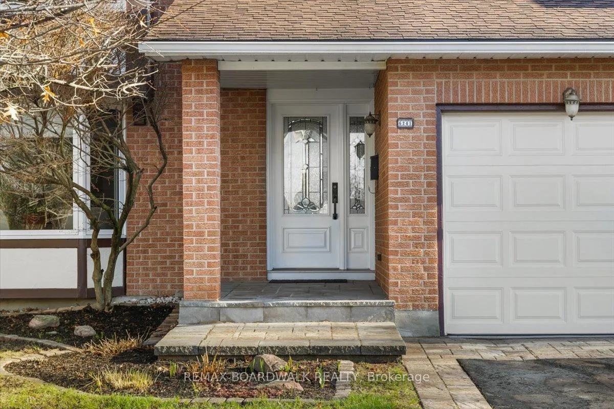 Photo 2 of 6241 St Albans Court, Ottawa, Convent Glen North — HOMEH