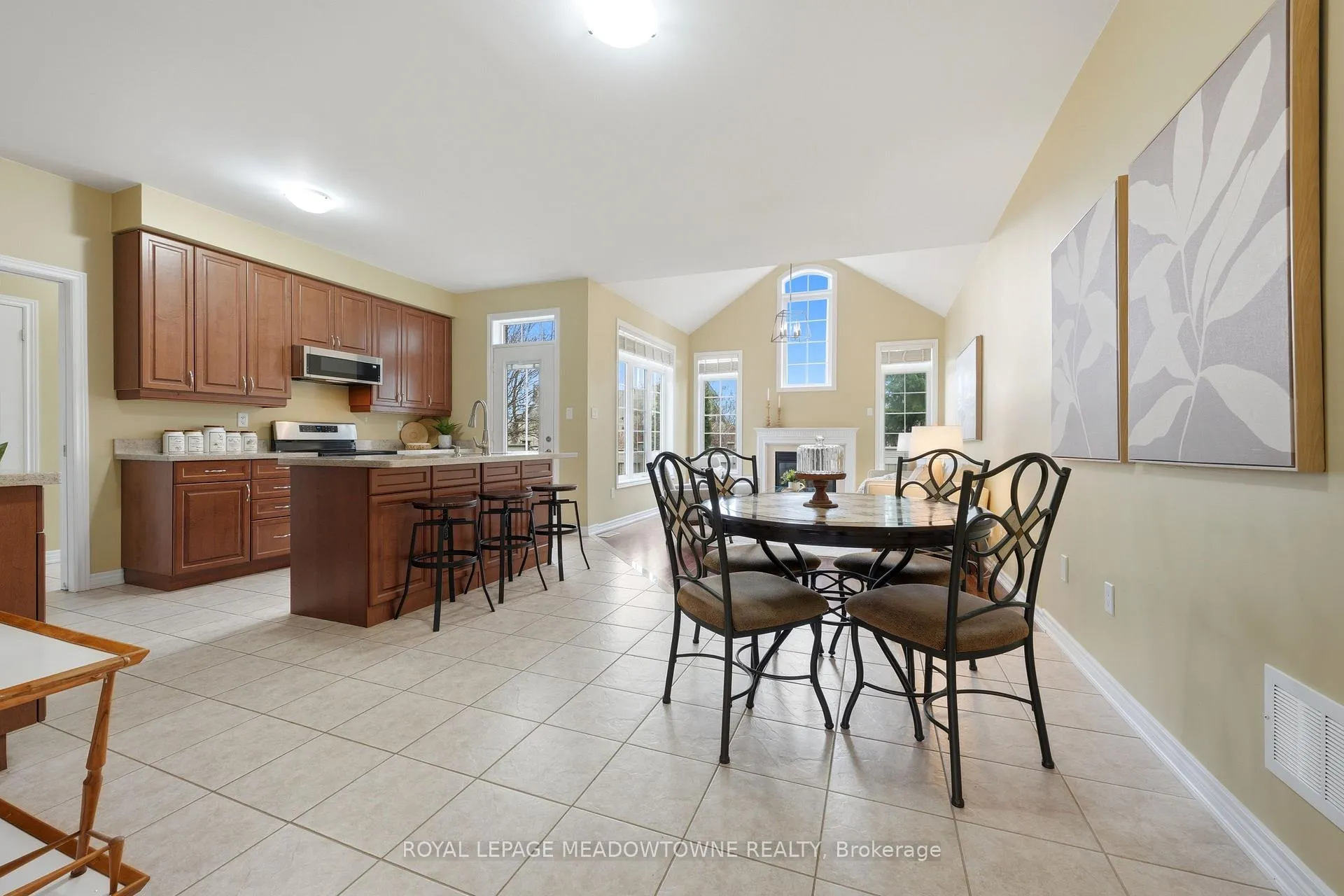 Photo 12 of 26 Garrison Square, Halton Hills, Georgetown — HOMEH