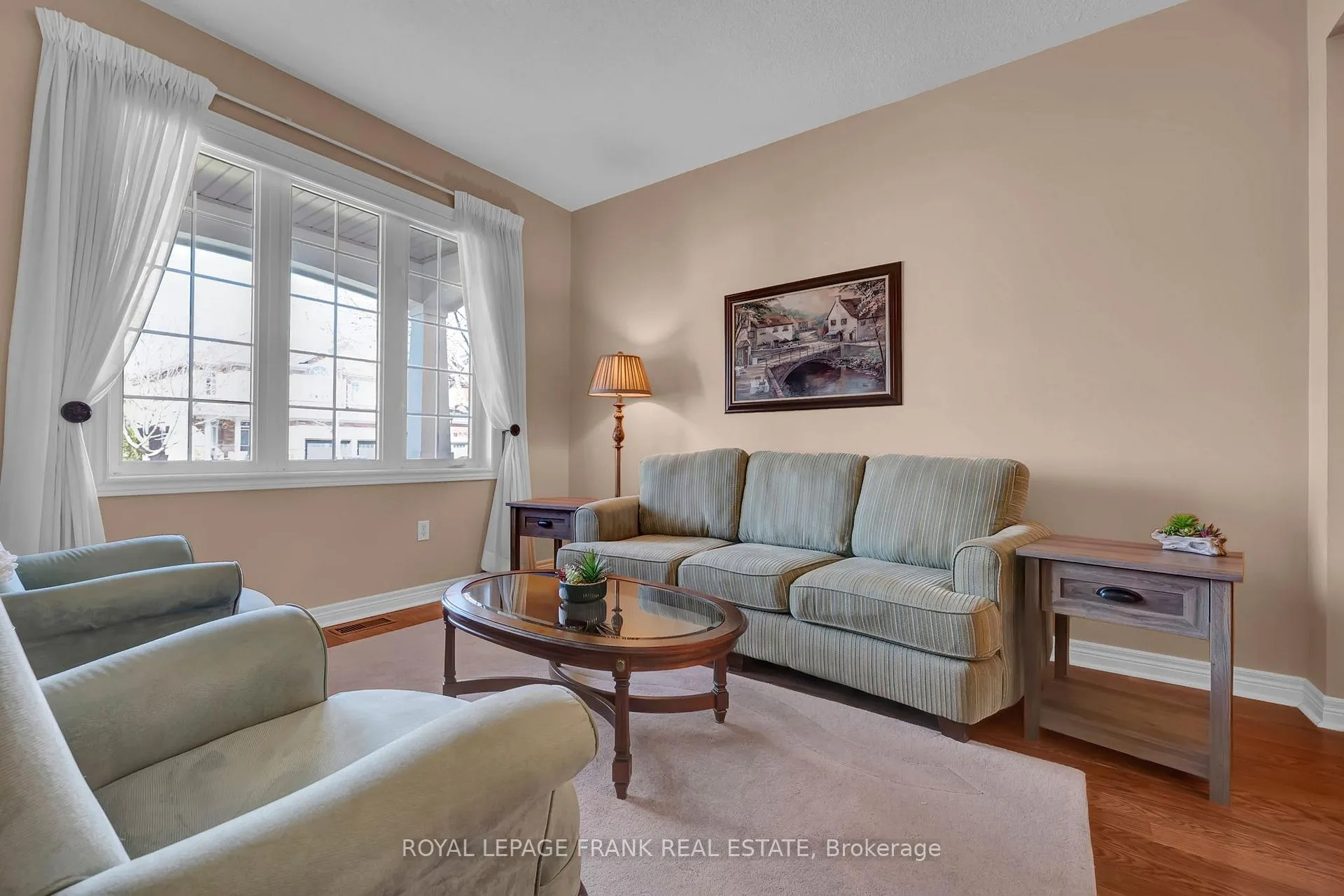 Photo 5 of 29 Rockland Crescent, Whitby, Brooklin — HOMEH