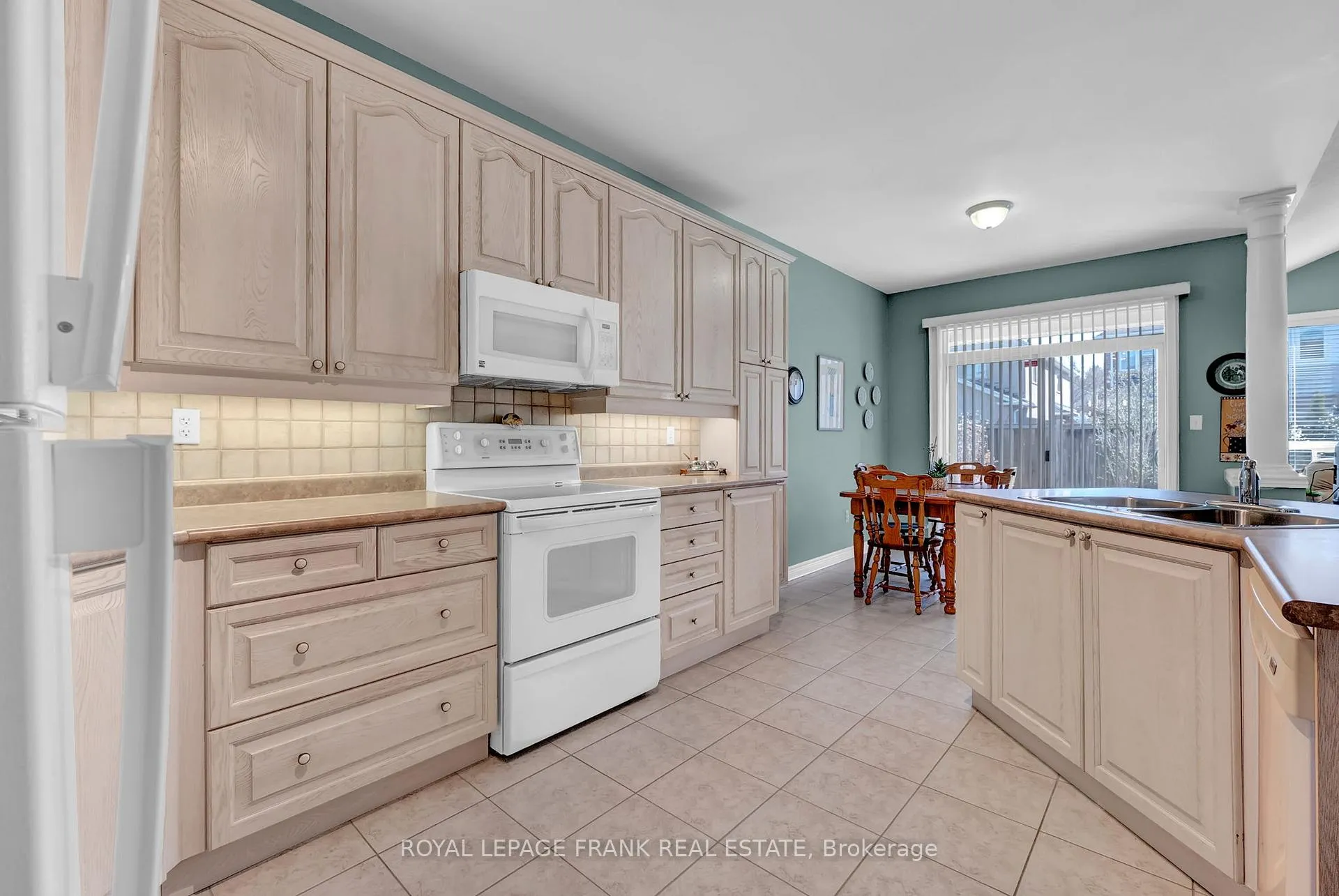 Photo 10 of 29 Rockland Crescent, Whitby, Brooklin — HOMEH
