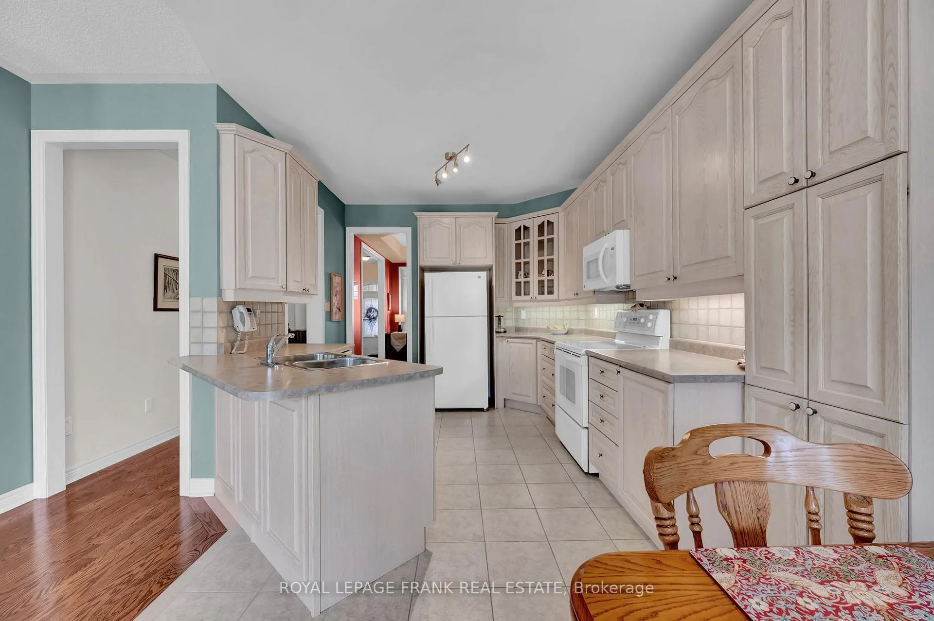 Photo 15 of 29 Rockland Crescent, Whitby, Brooklin — HOMEH