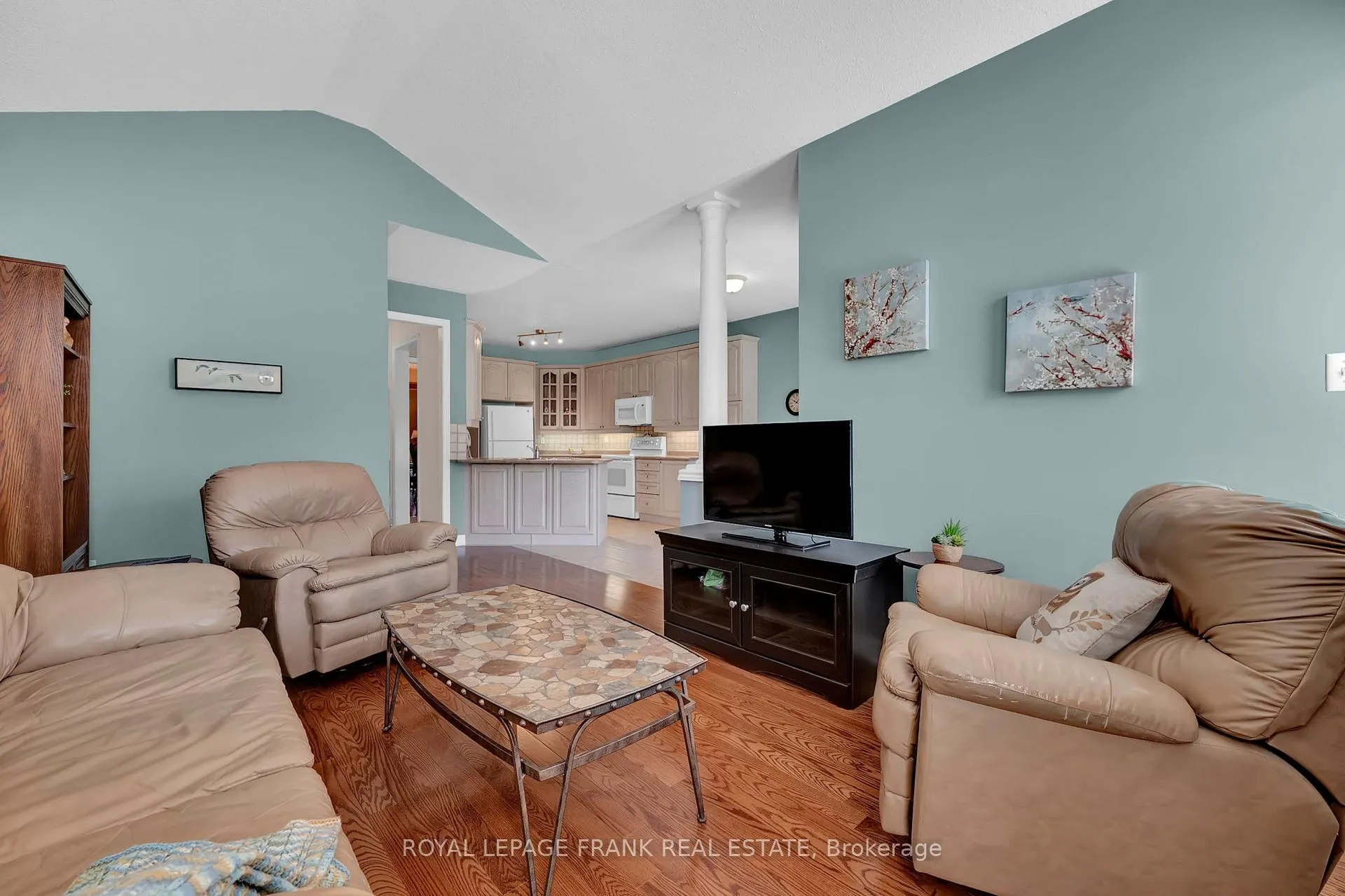 Photo 18 of 29 Rockland Crescent, Whitby, Brooklin — HOMEH
