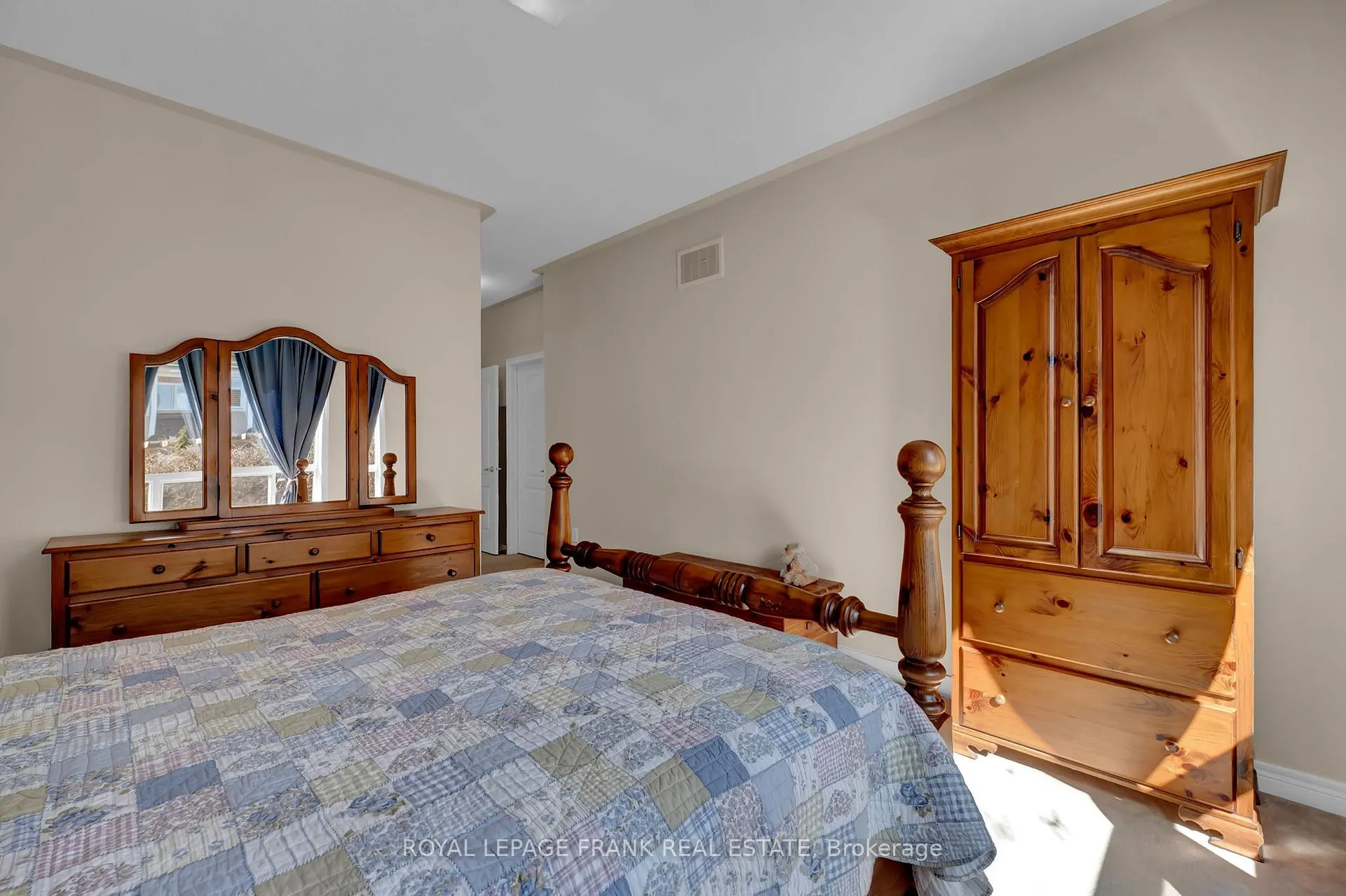 Photo 22 of 29 Rockland Crescent, Whitby, Brooklin — HOMEH