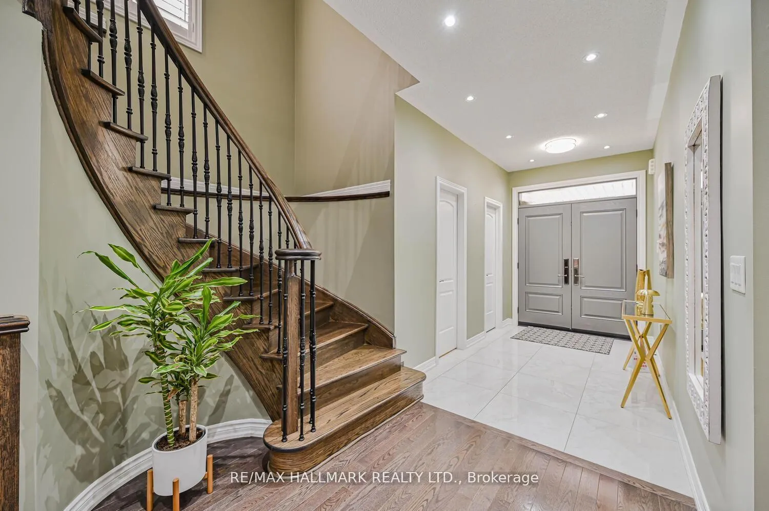 Photo 7 of 46 Lisson Crescent, Brampton, Credit Valley — HOMEH