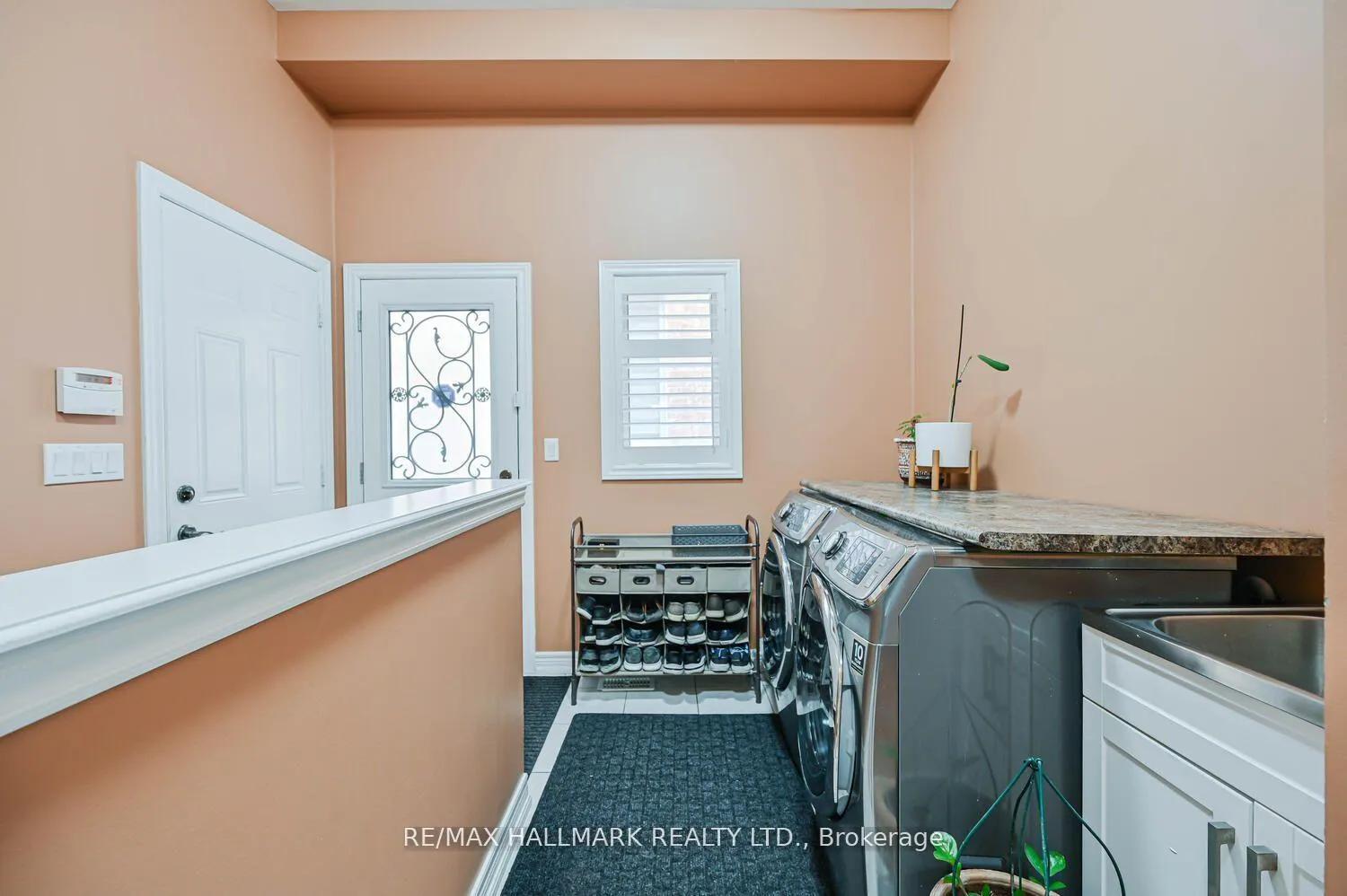 Photo 45 of 46 Lisson Crescent, Brampton, Credit Valley — HOMEH