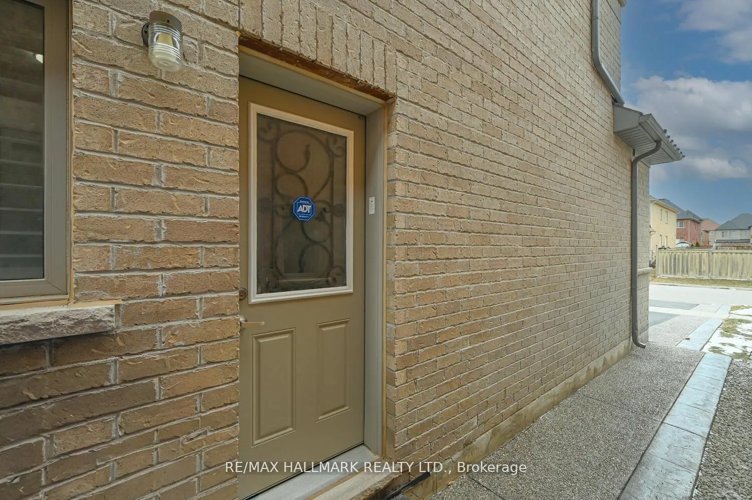 Photo 50 of 46 Lisson Crescent, Brampton, Credit Valley — HOMEH