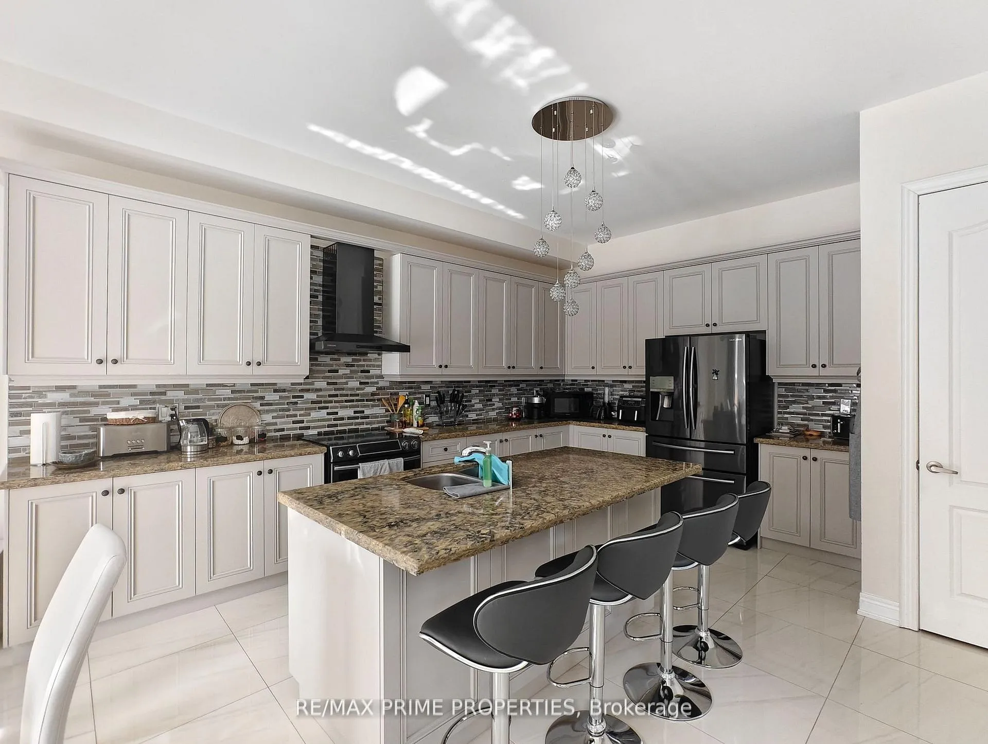 Photo 2 of 853 Harry Douglas Street, Newmarket, Stonehaven-Wyndham — HOMEH