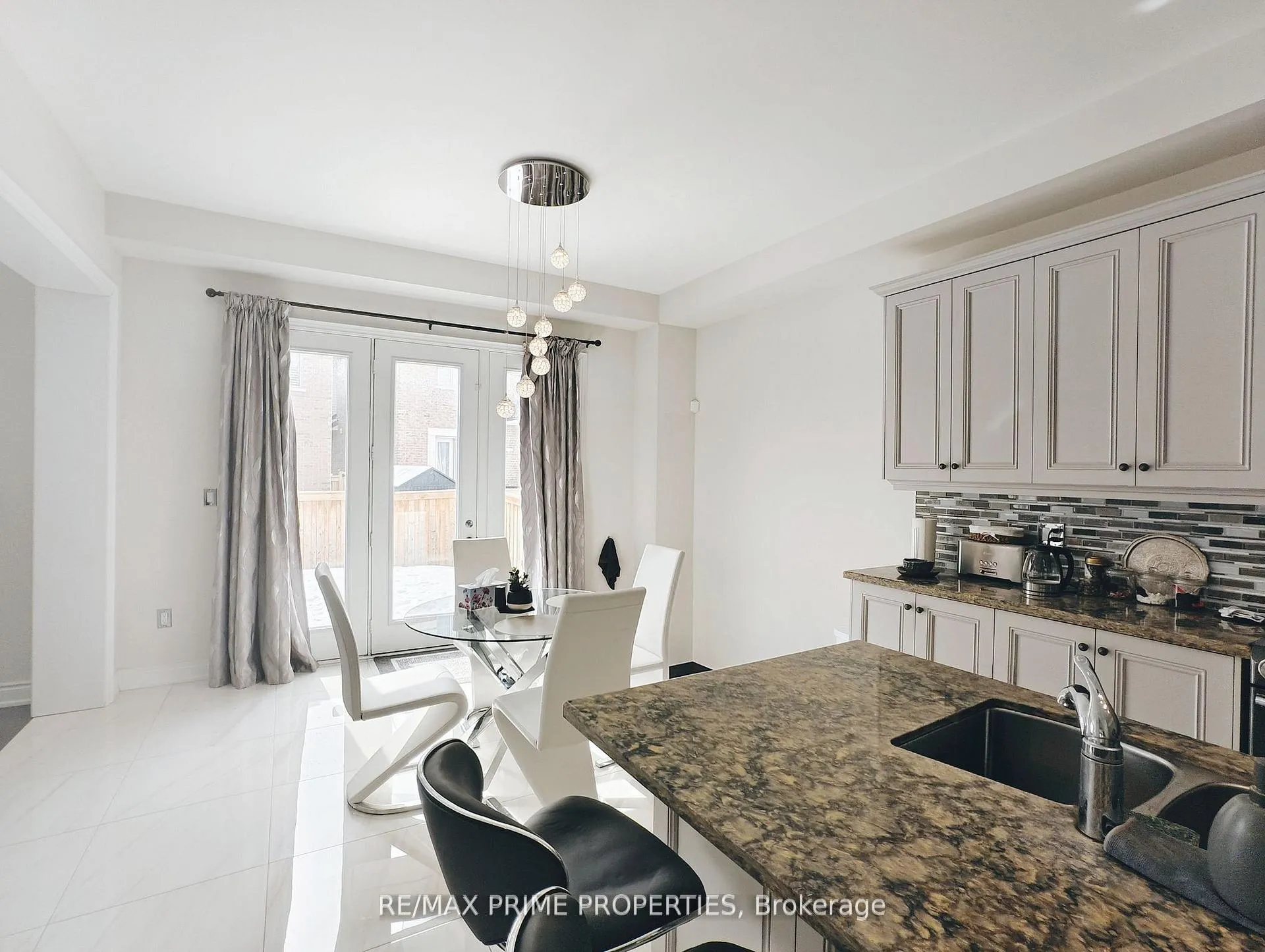 Photo 3 of 853 Harry Douglas Street, Newmarket, Stonehaven-Wyndham — HOMEH