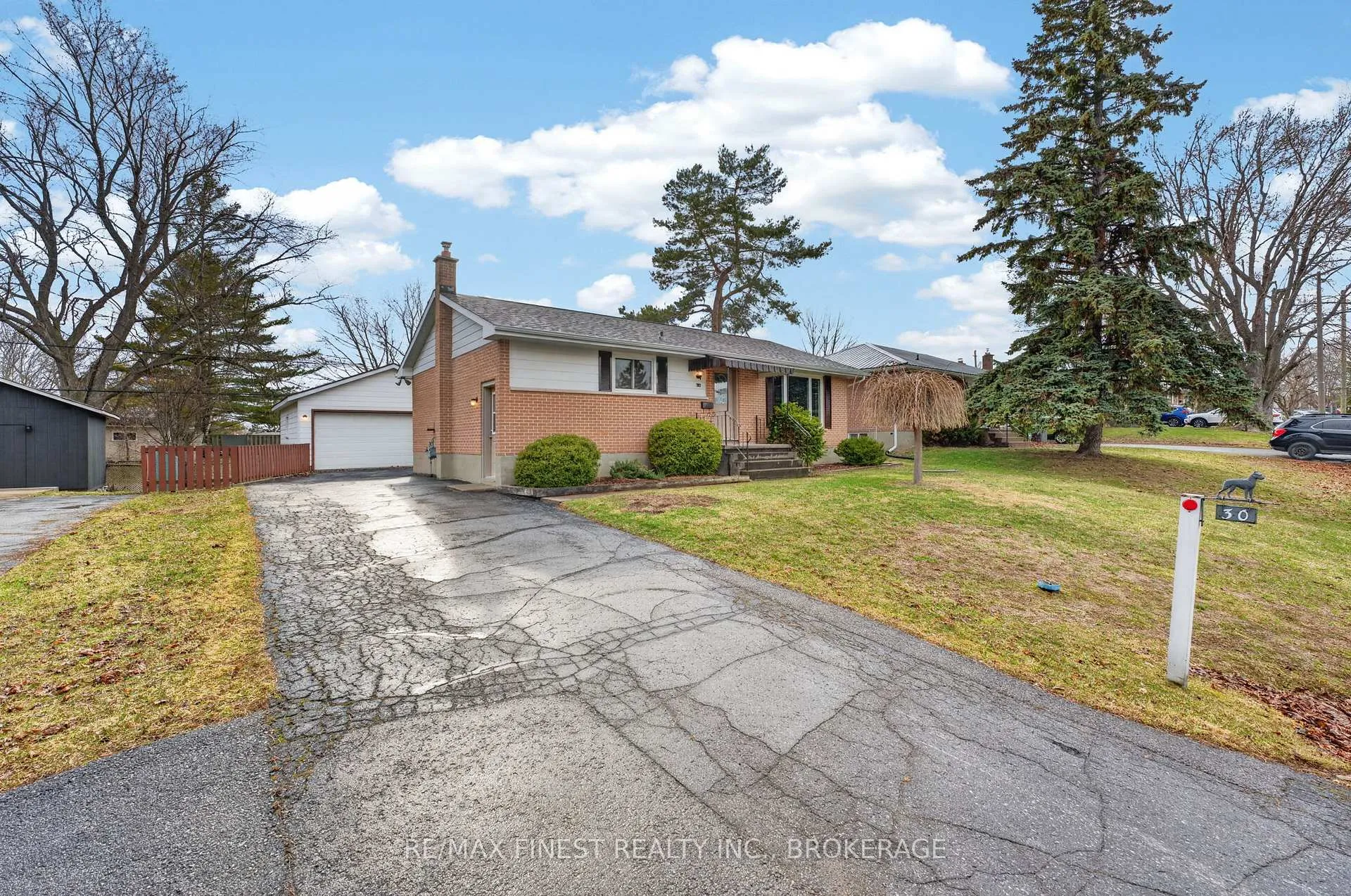 Photo 1 of 30 Oxford Crescent, Loyalist, Amherstview — HOMEH