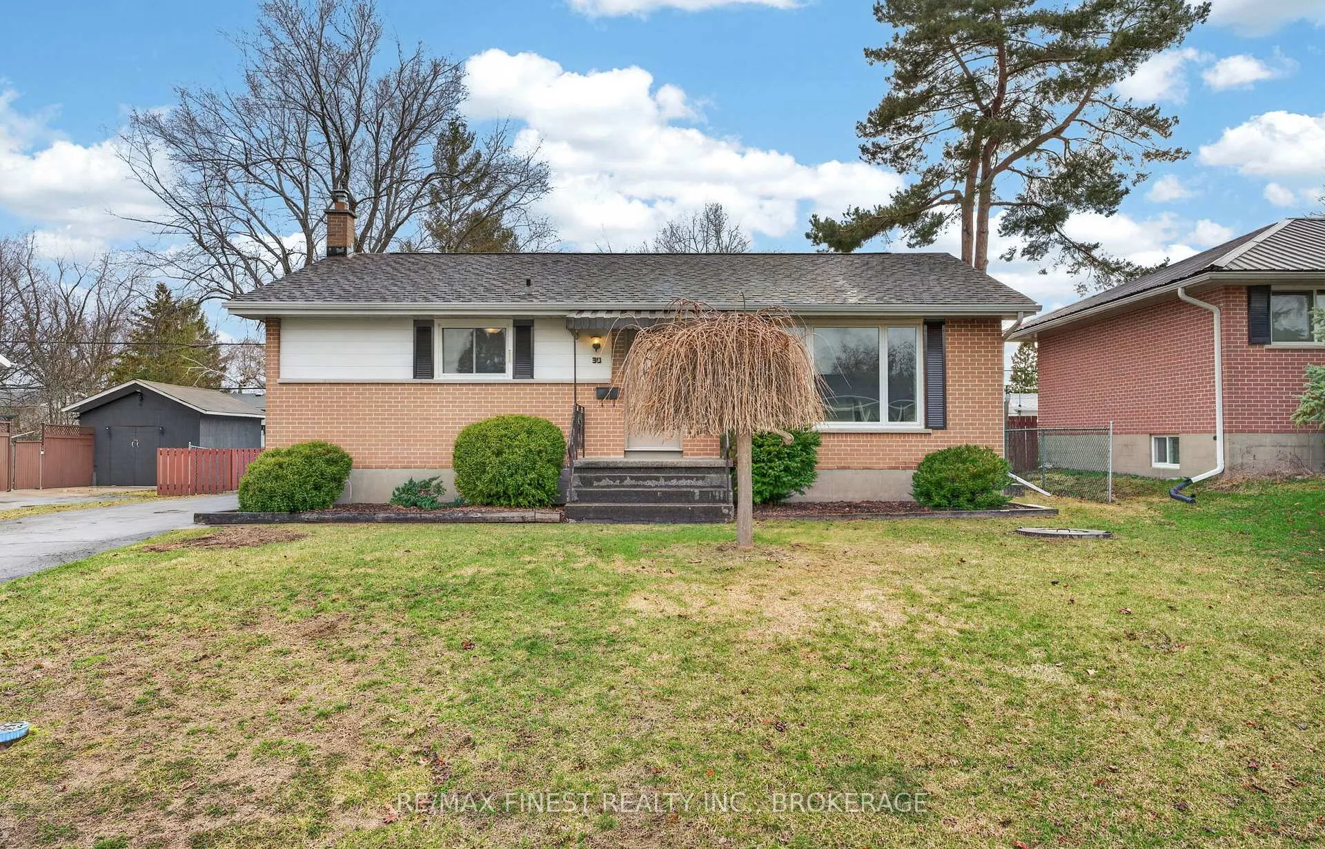 Photo 2 of 30 Oxford Crescent, Loyalist, Amherstview — HOMEH