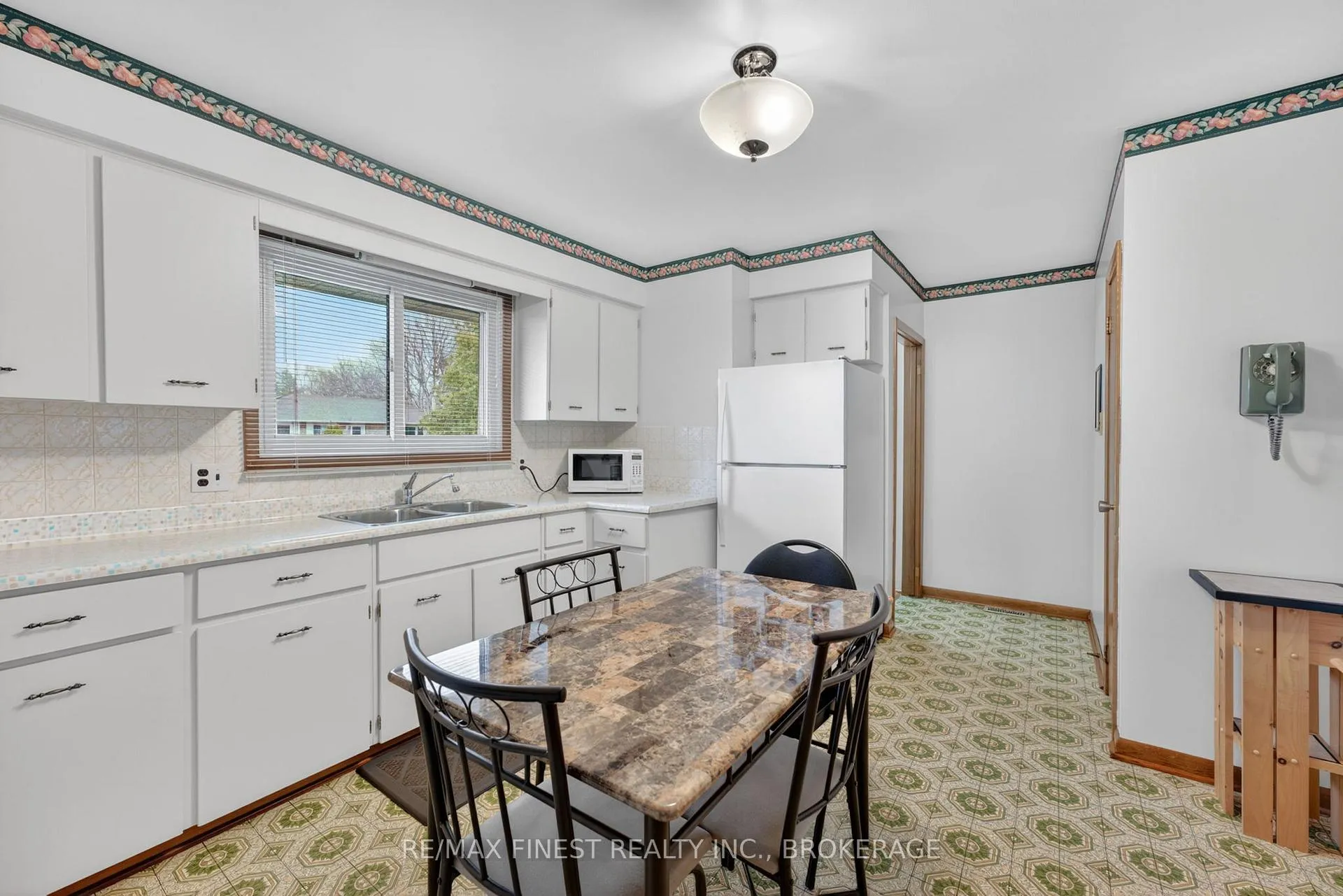 Photo 8 of 30 Oxford Crescent, Loyalist, Amherstview — HOMEH