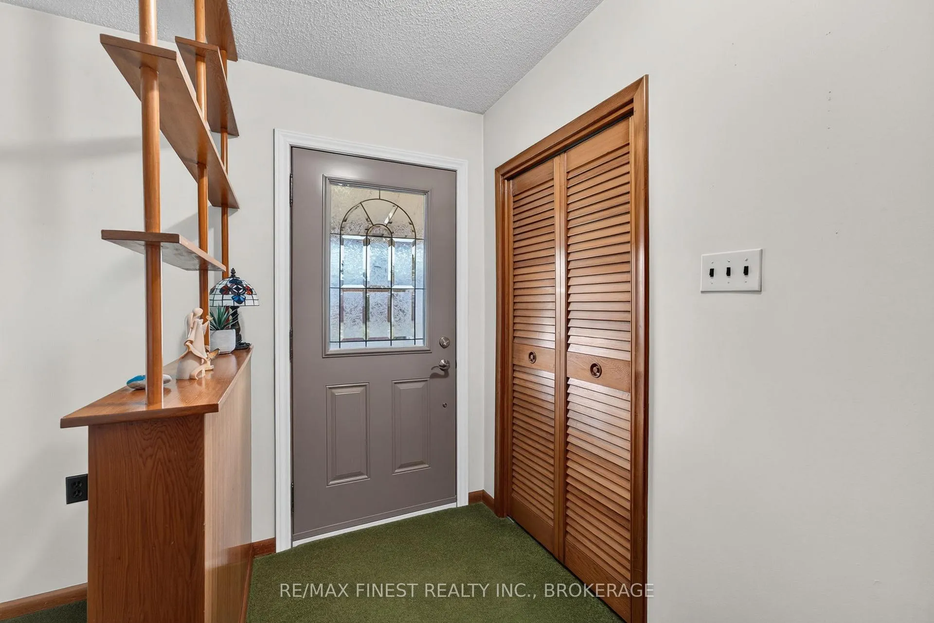 Photo 12 of 30 Oxford Crescent, Loyalist, Amherstview — HOMEH