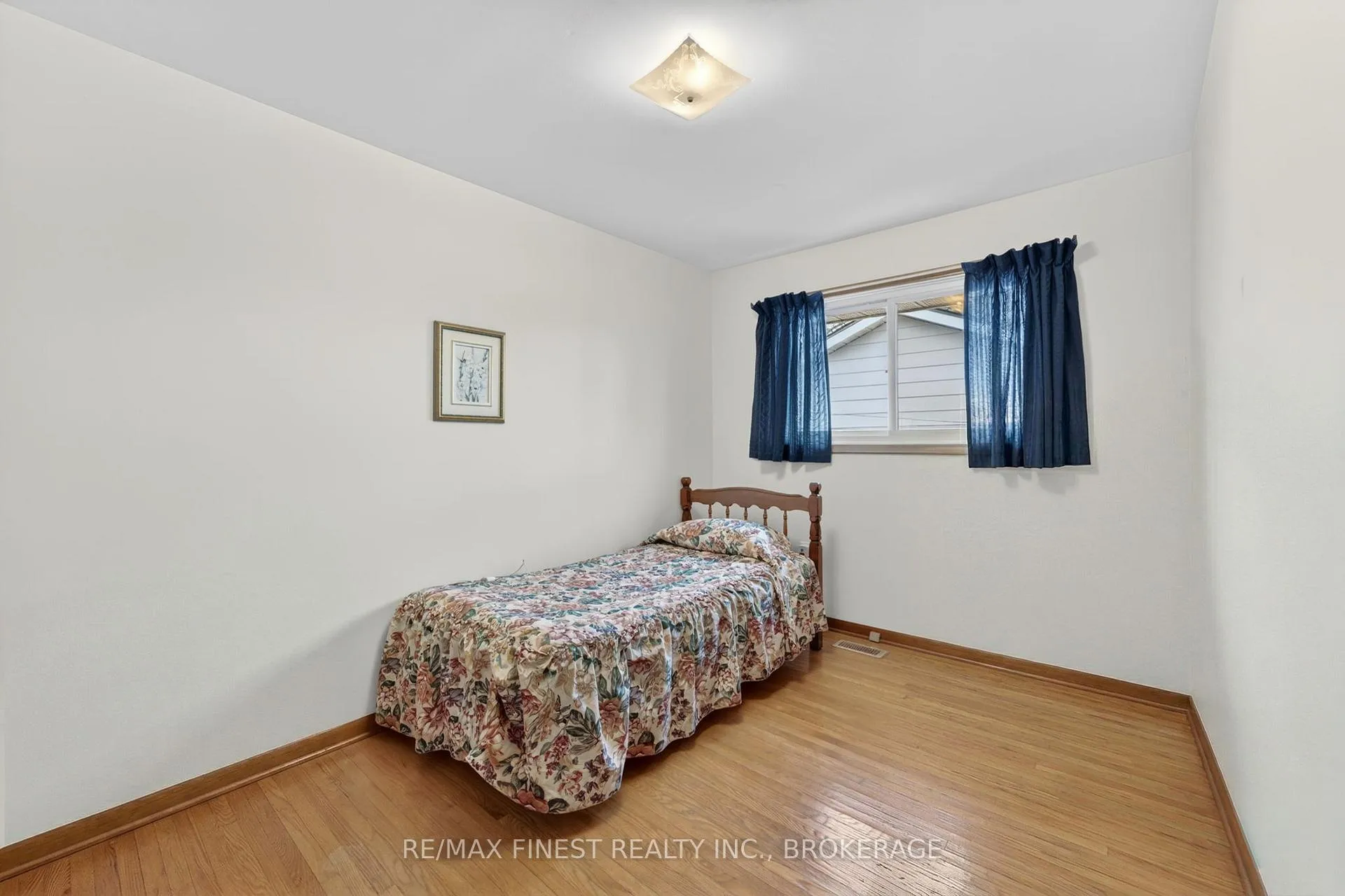 Photo 17 of 30 Oxford Crescent, Loyalist, Amherstview — HOMEH