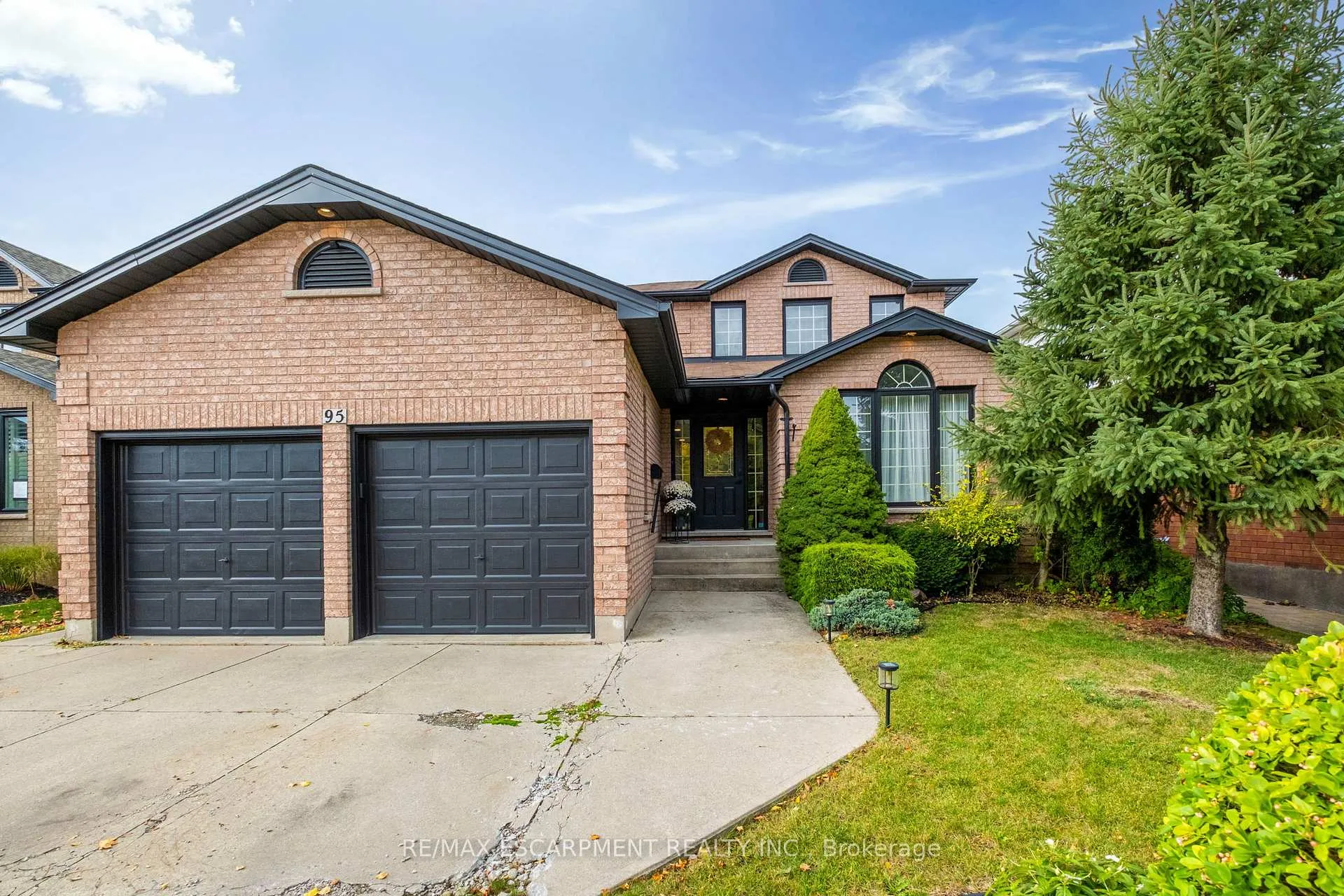 Photo 2 of 95 Gatestone Drive, Hamilton, Stoney Creek — HOMEH