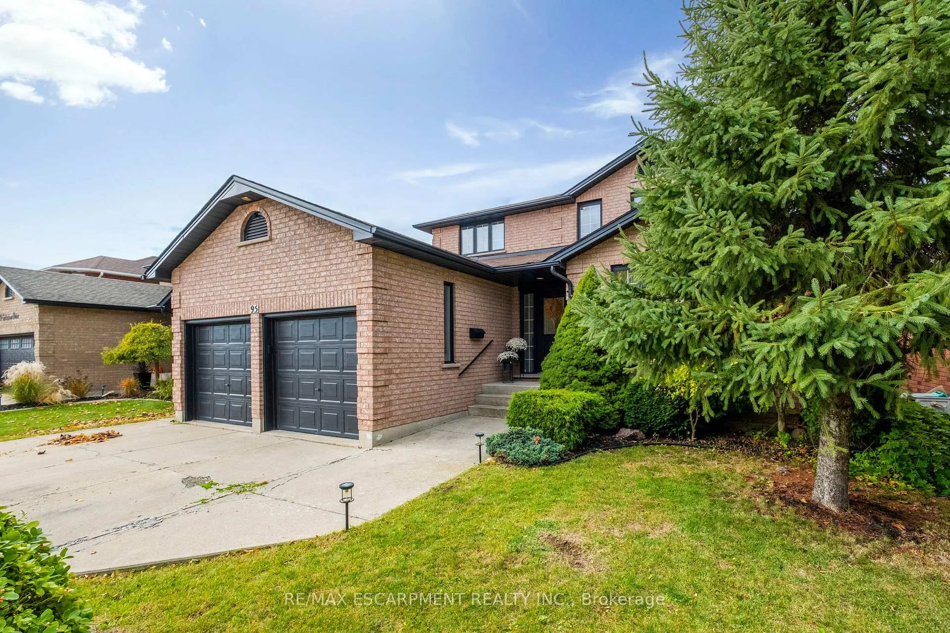Photo 3 of 95 Gatestone Drive, Hamilton, Stoney Creek — HOMEH