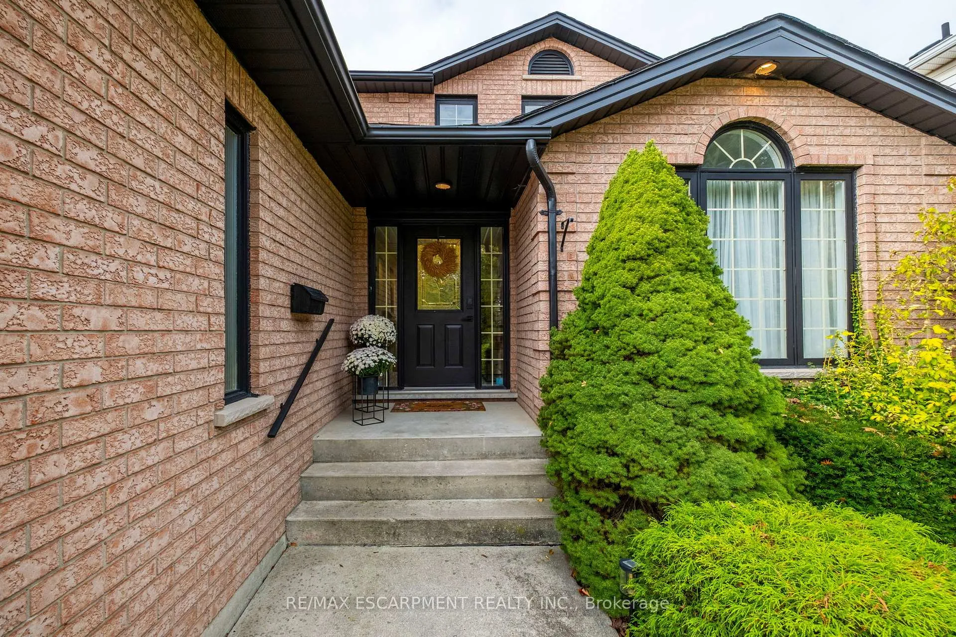 Photo 4 of 95 Gatestone Drive, Hamilton, Stoney Creek — HOMEH