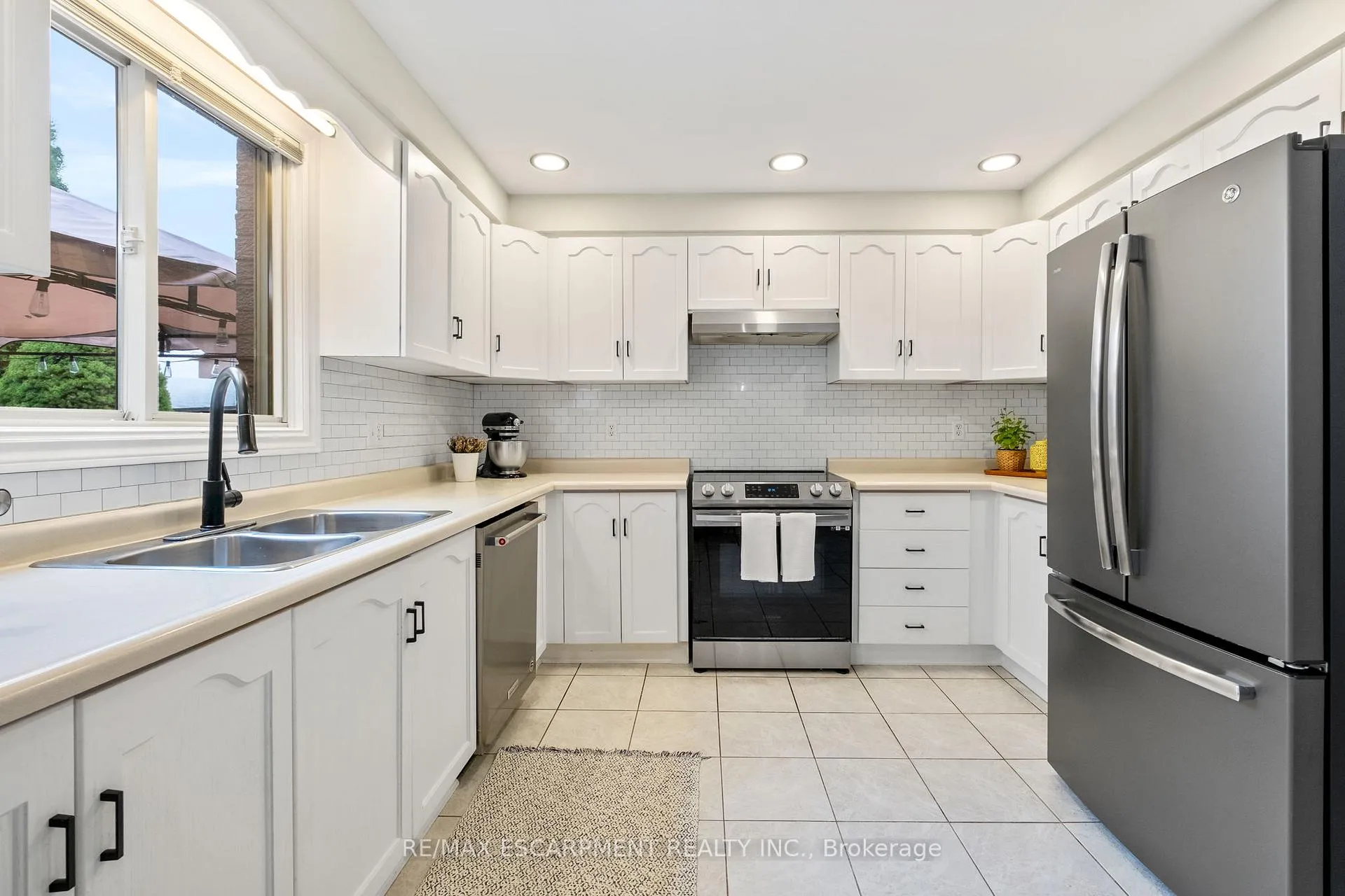Photo 14 of 95 Gatestone Drive, Hamilton, Stoney Creek — HOMEH