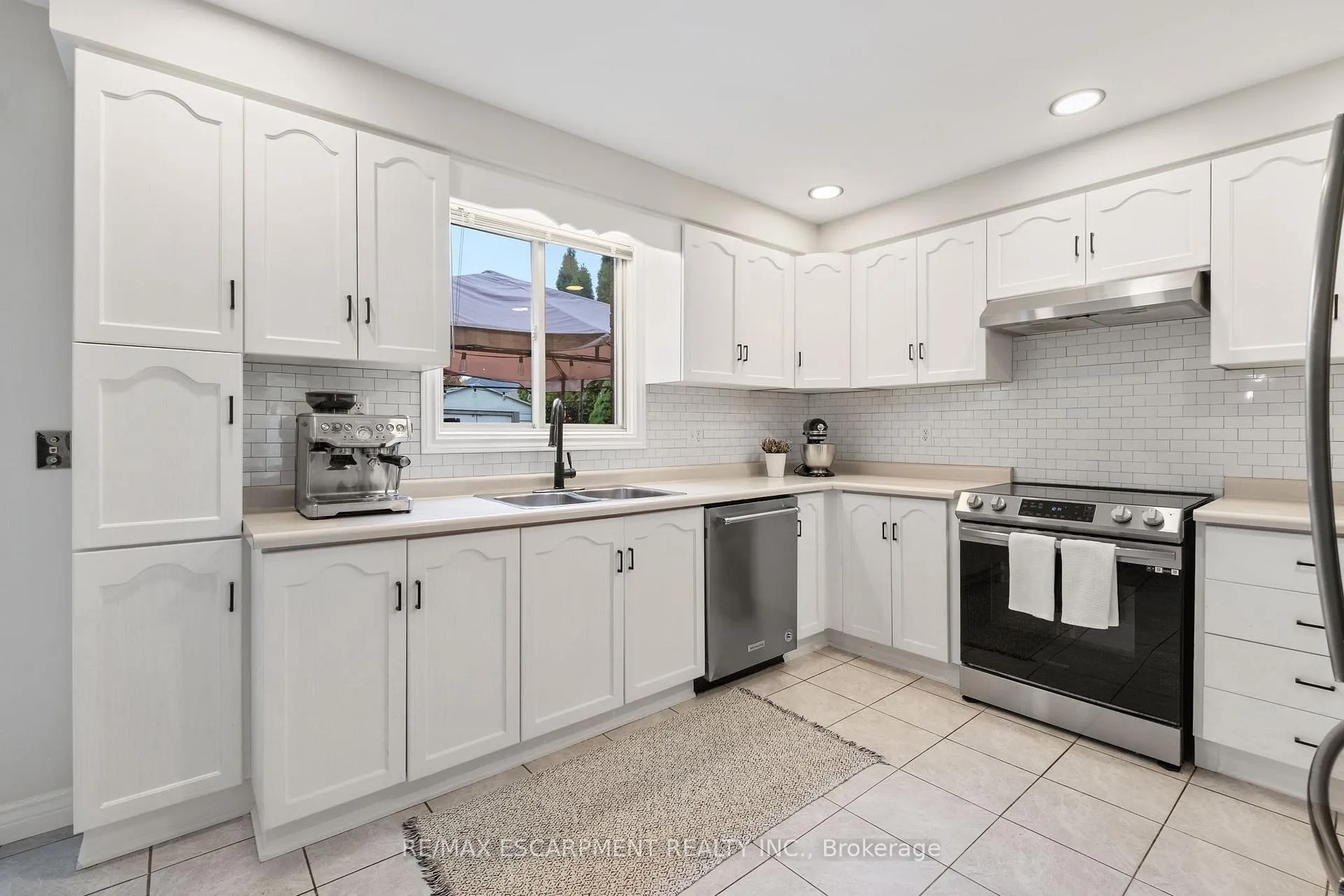 Photo 15 of 95 Gatestone Drive, Hamilton, Stoney Creek — HOMEH