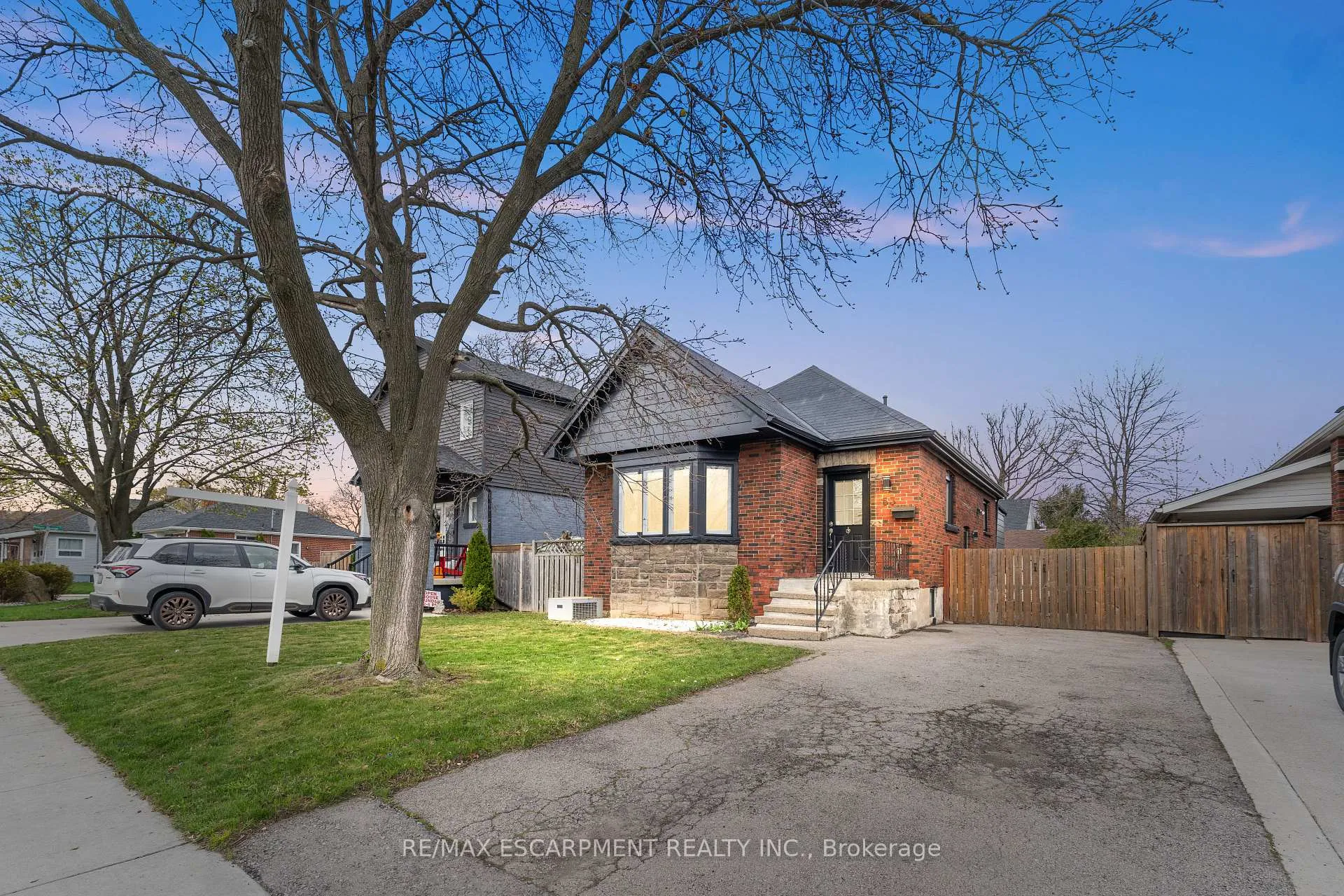 Photo 1 of 53 Brucedale Avenue E, Hamilton, Centremount — HOMEH