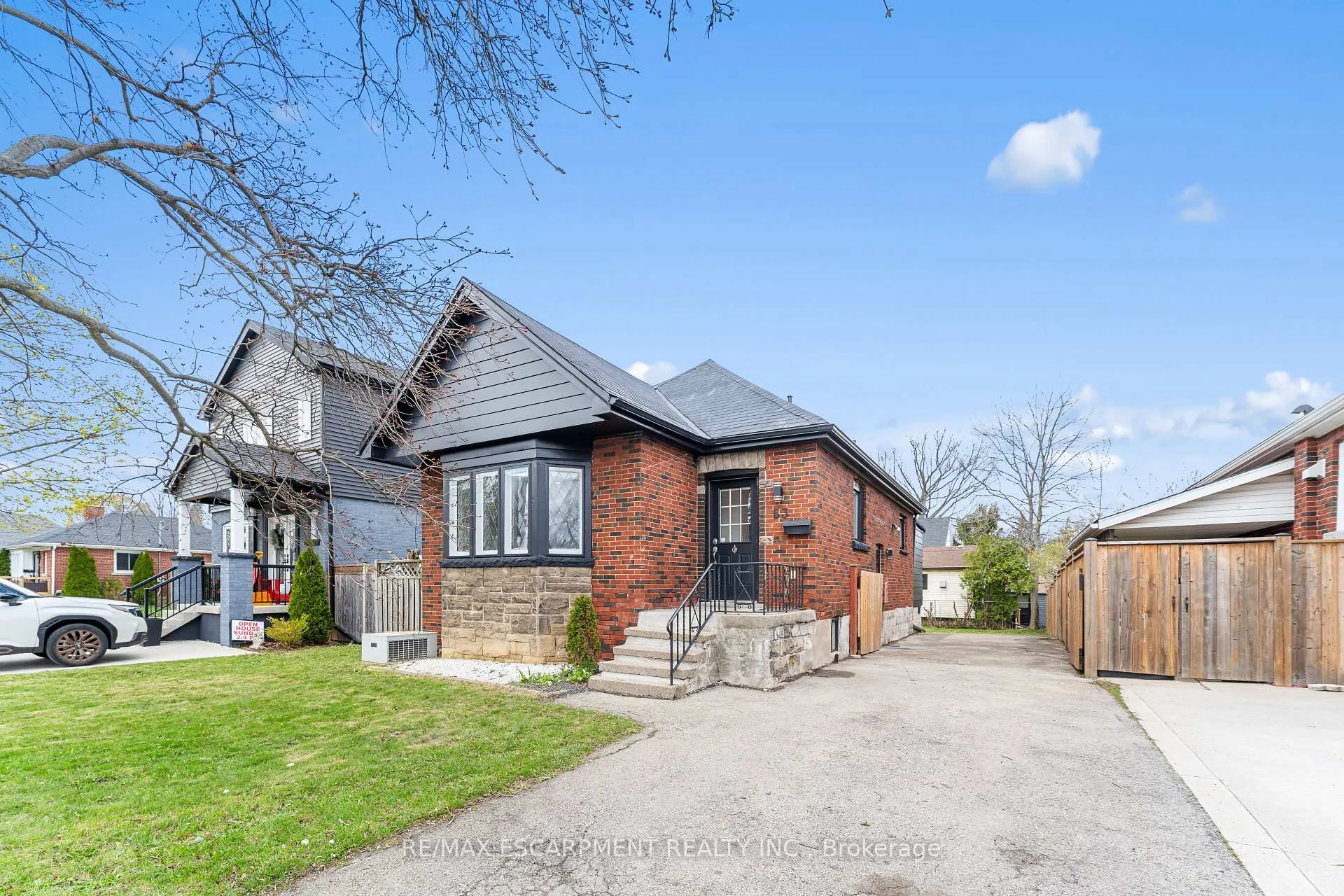 Photo 2 of 53 Brucedale Avenue E, Hamilton, Centremount — HOMEH