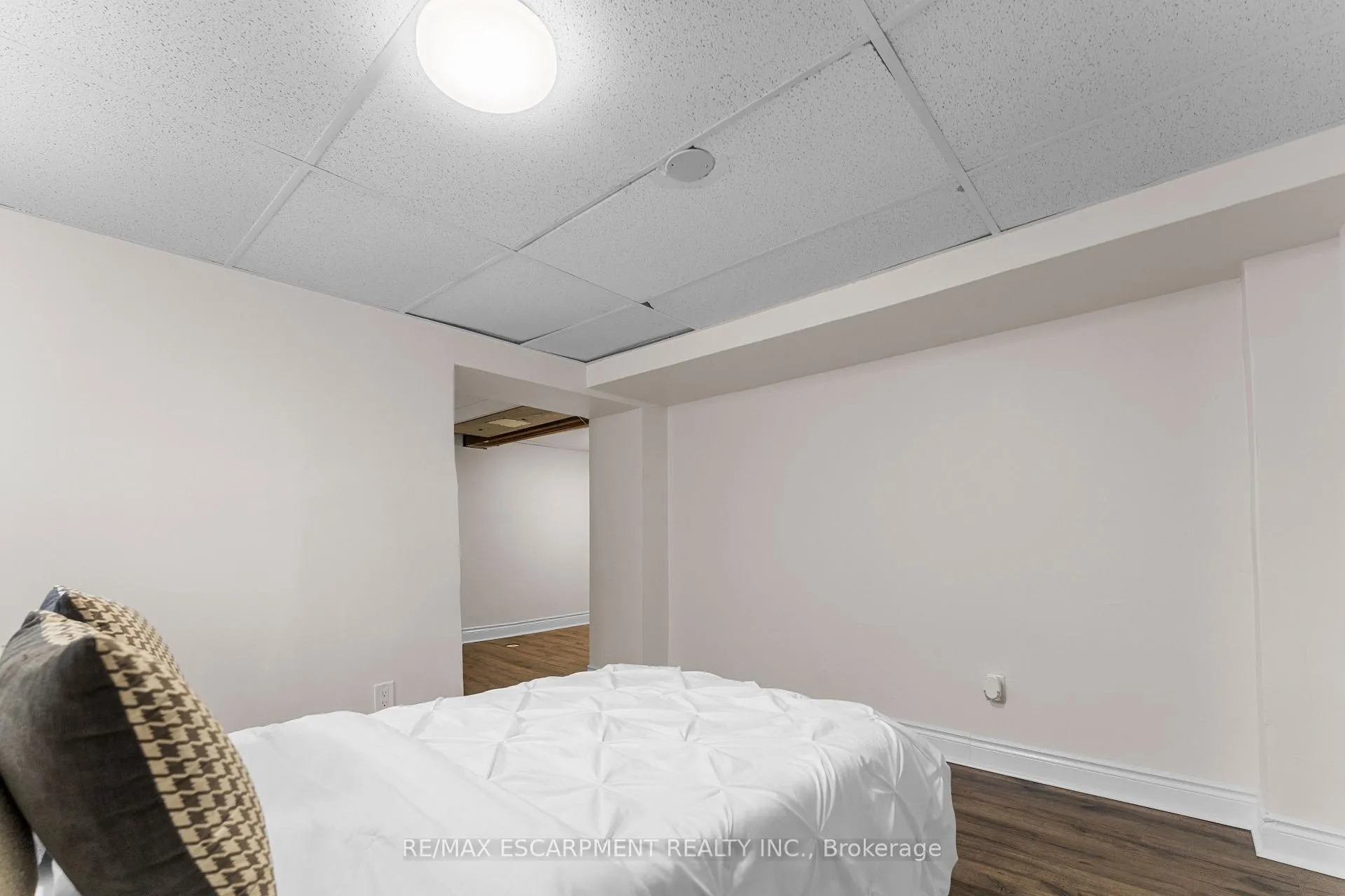 Photo 35 of 53 Brucedale Avenue E, Hamilton, Centremount — HOMEH