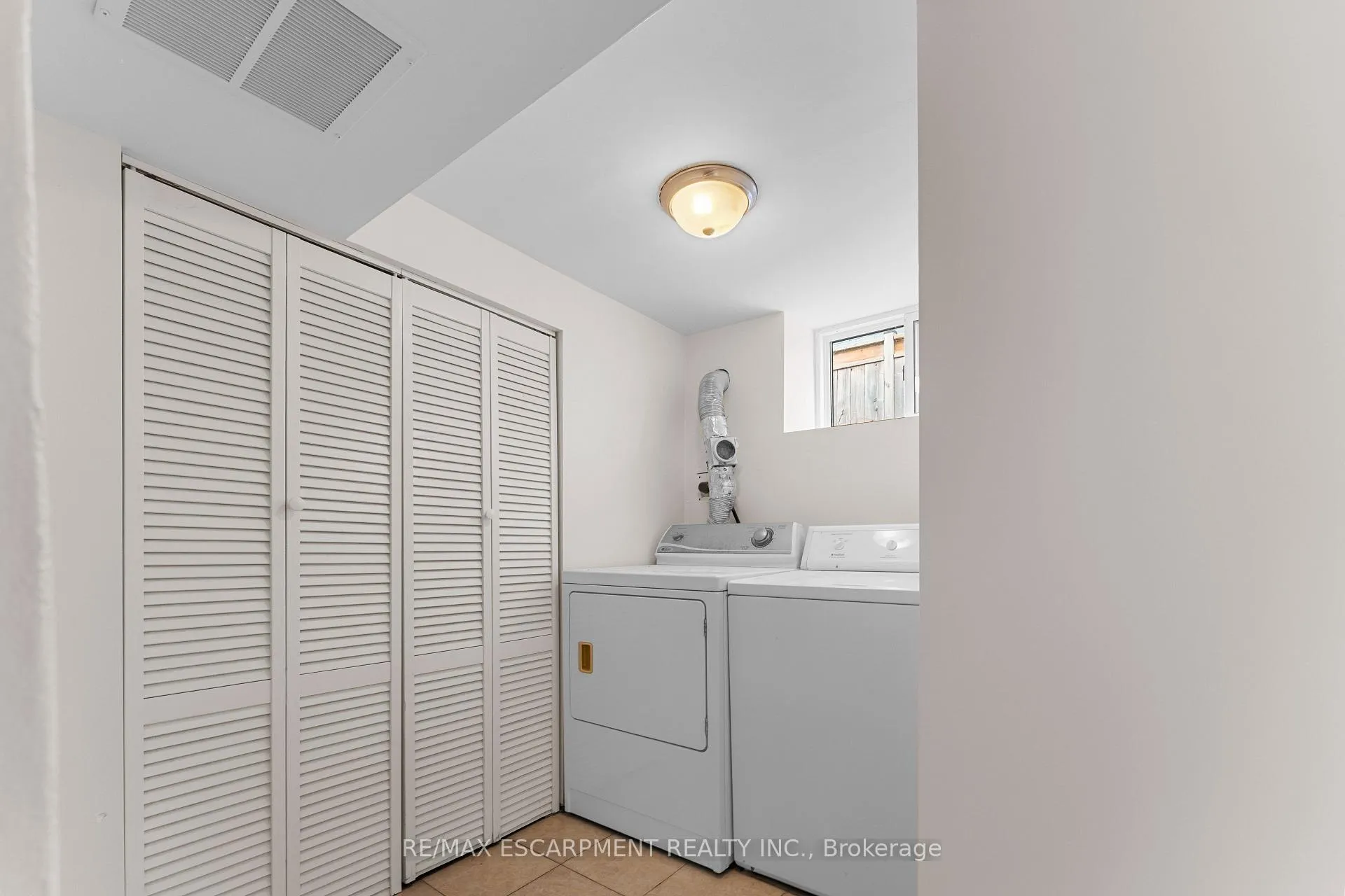 Photo 36 of 53 Brucedale Avenue E, Hamilton, Centremount — HOMEH